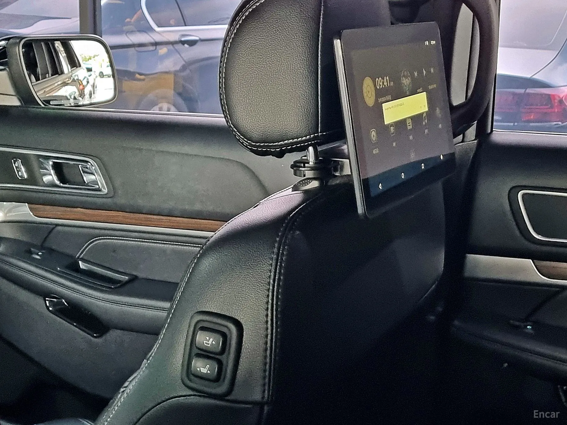 Ford Explorer превью 17