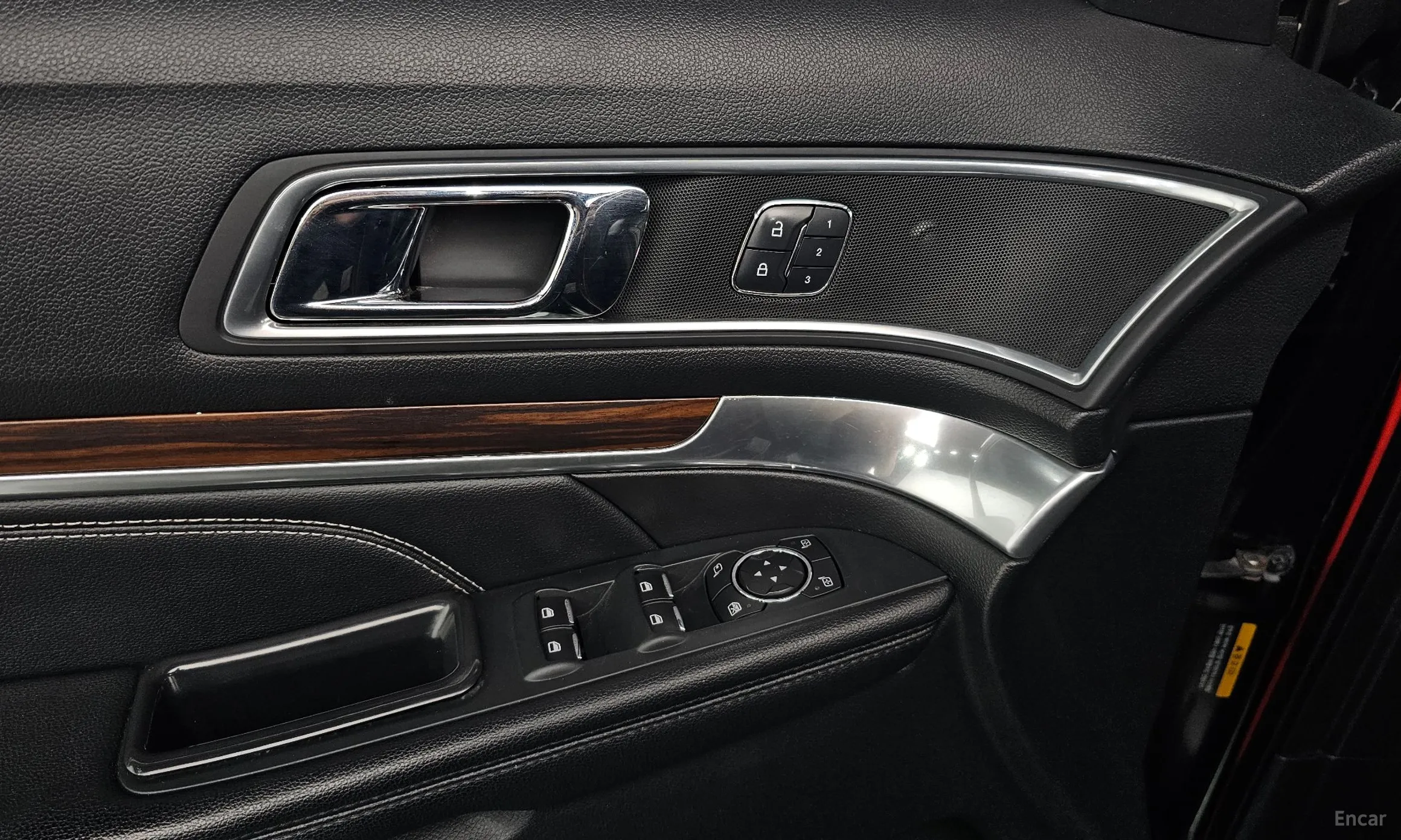 Ford Explorer превью 18