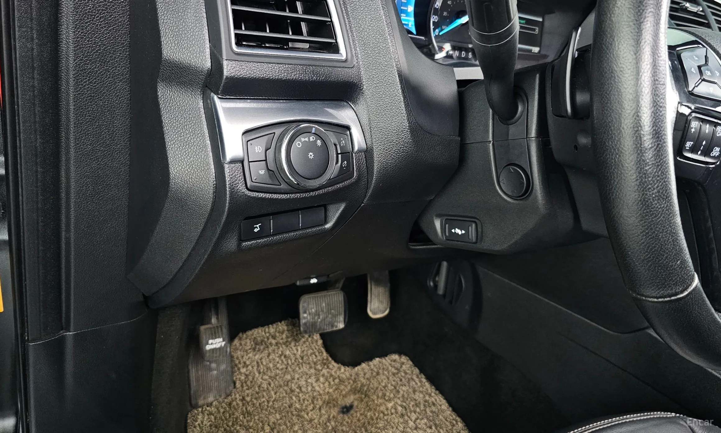 Ford Explorer превью 19