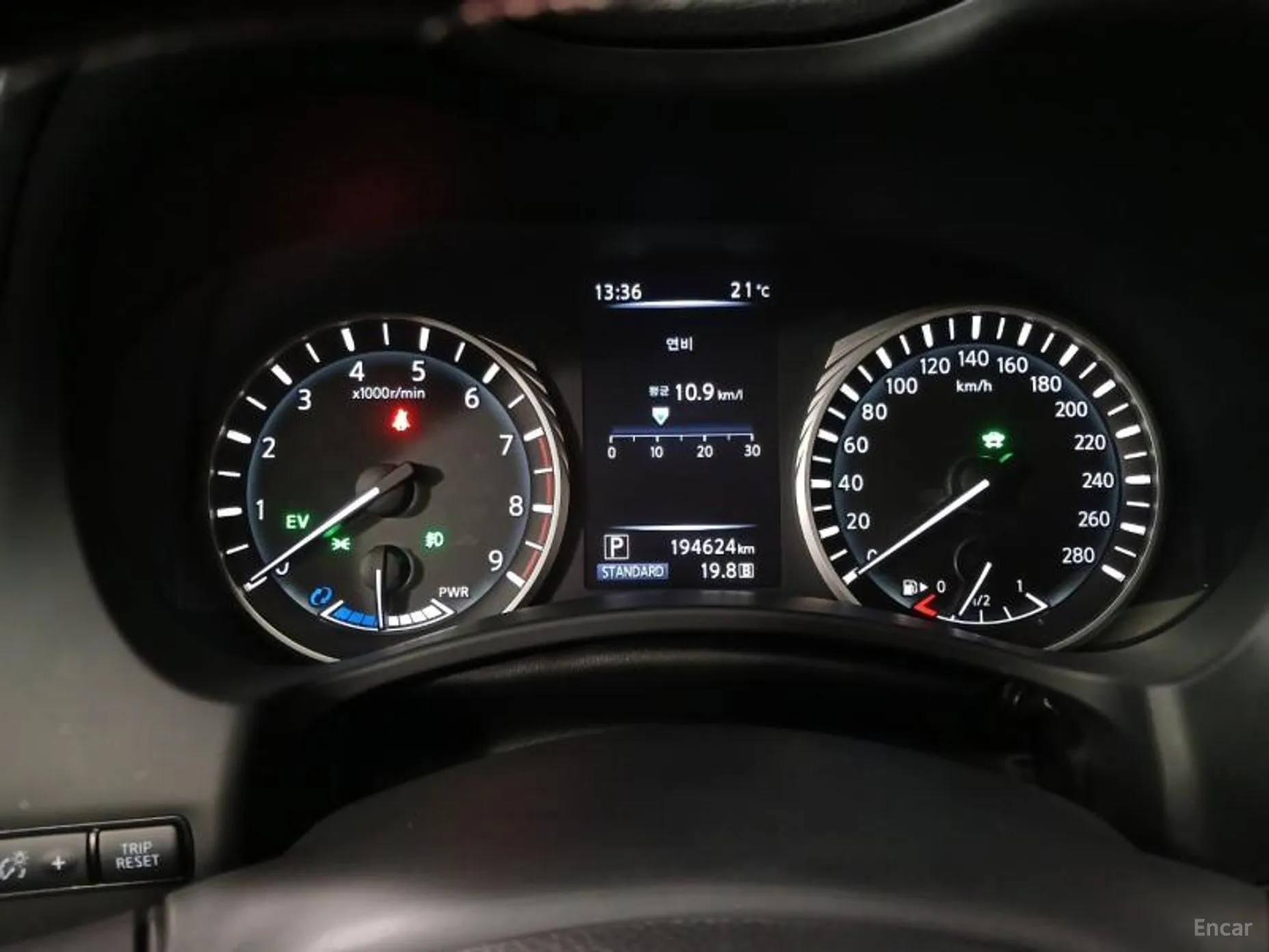 Infiniti Q50 превью 10