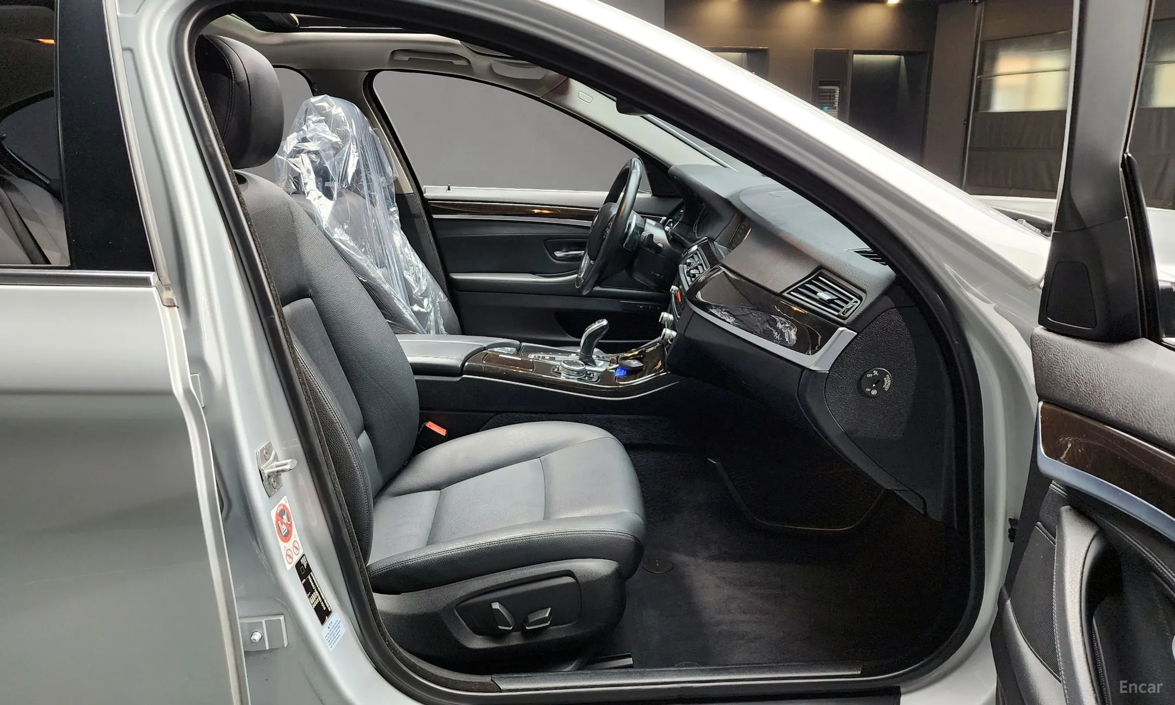BMW 5 Series (F10) превью 10