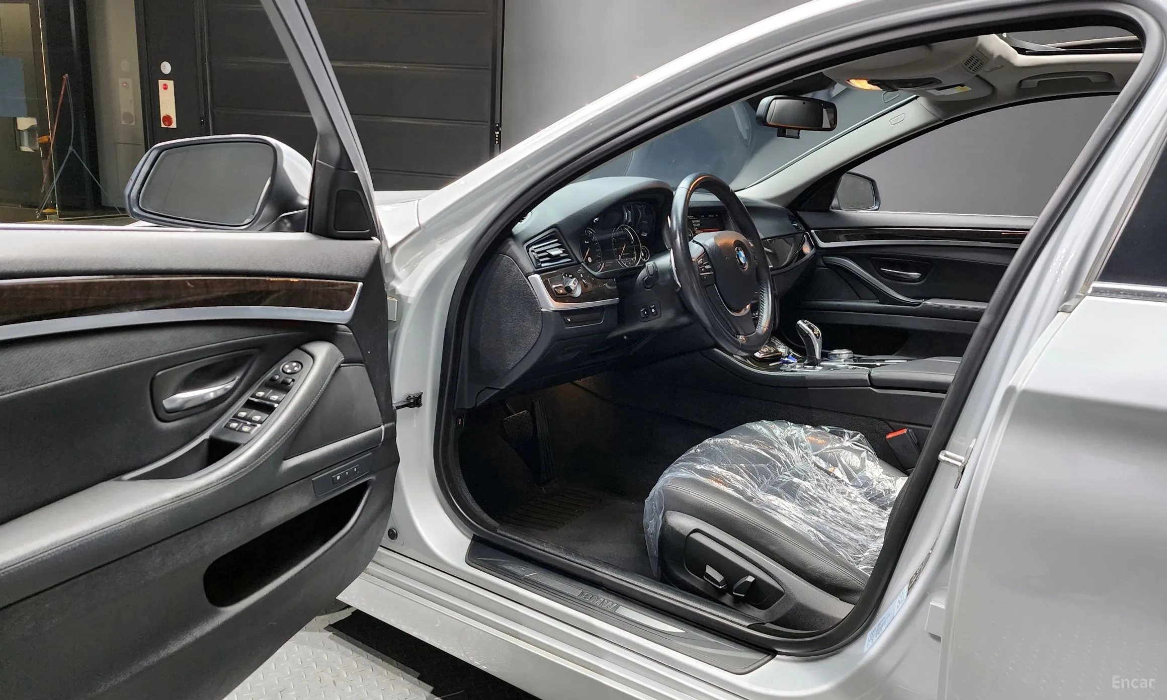 BMW 5 Series (F10) превью 11