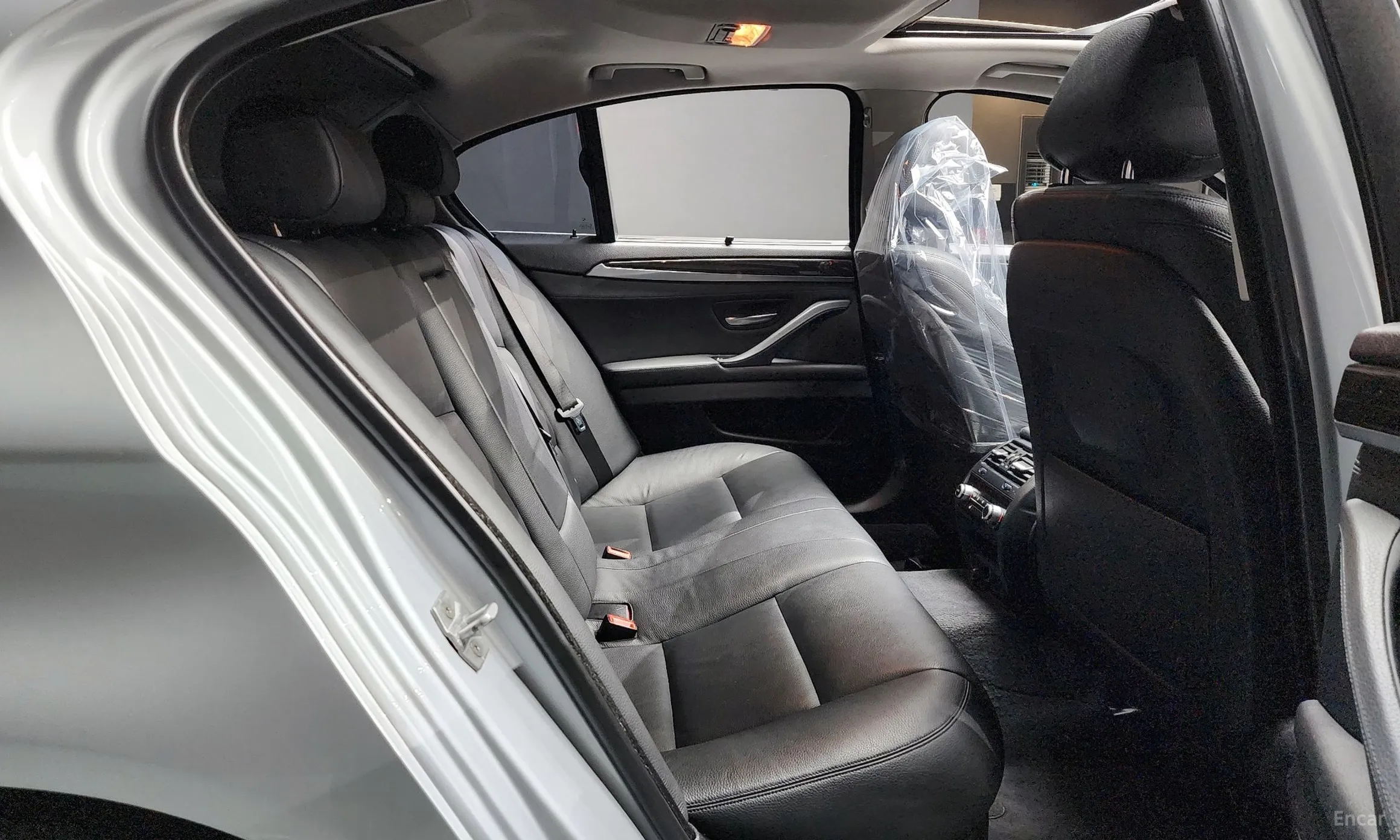 BMW 5 Series (F10) превью 12