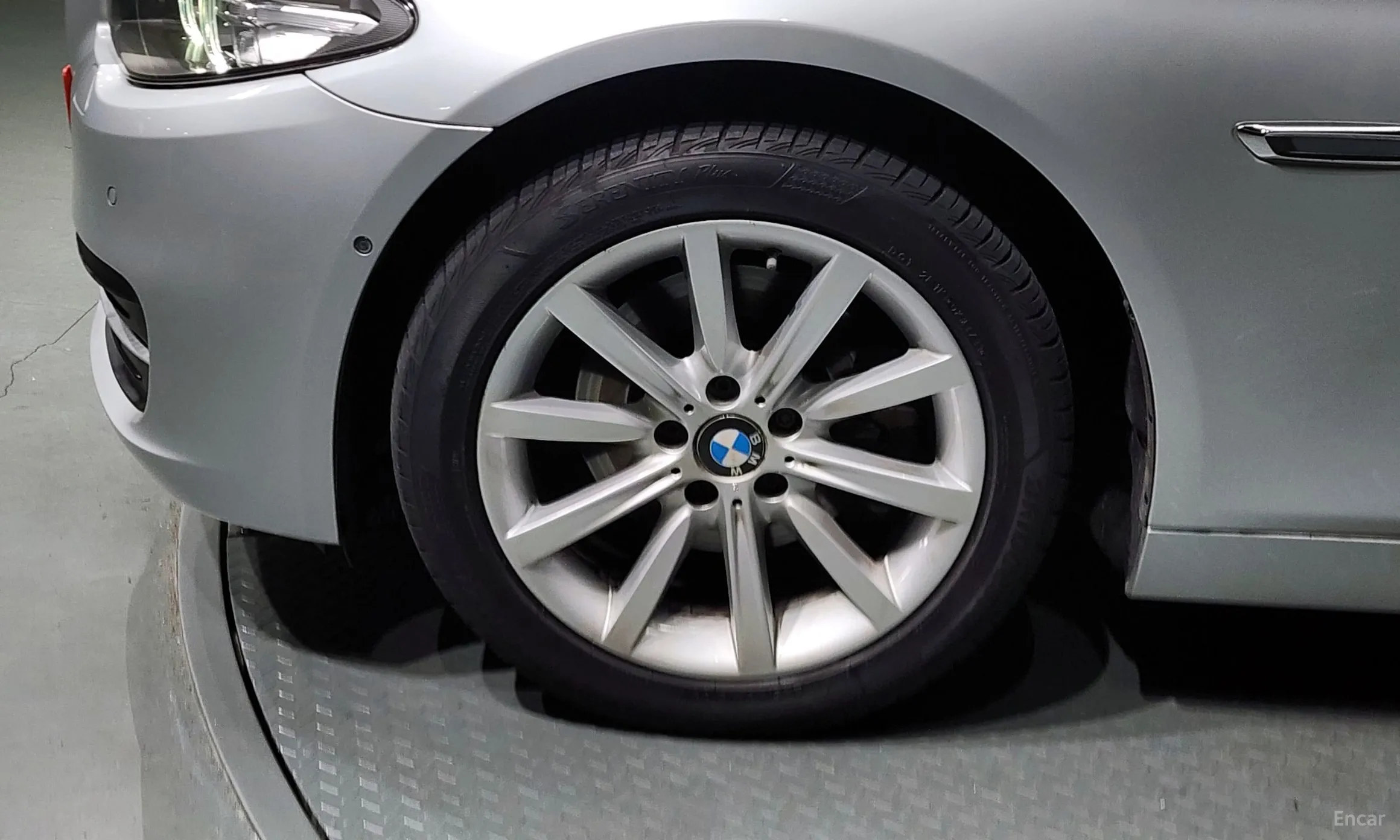 BMW 5 Series (F10) превью 5