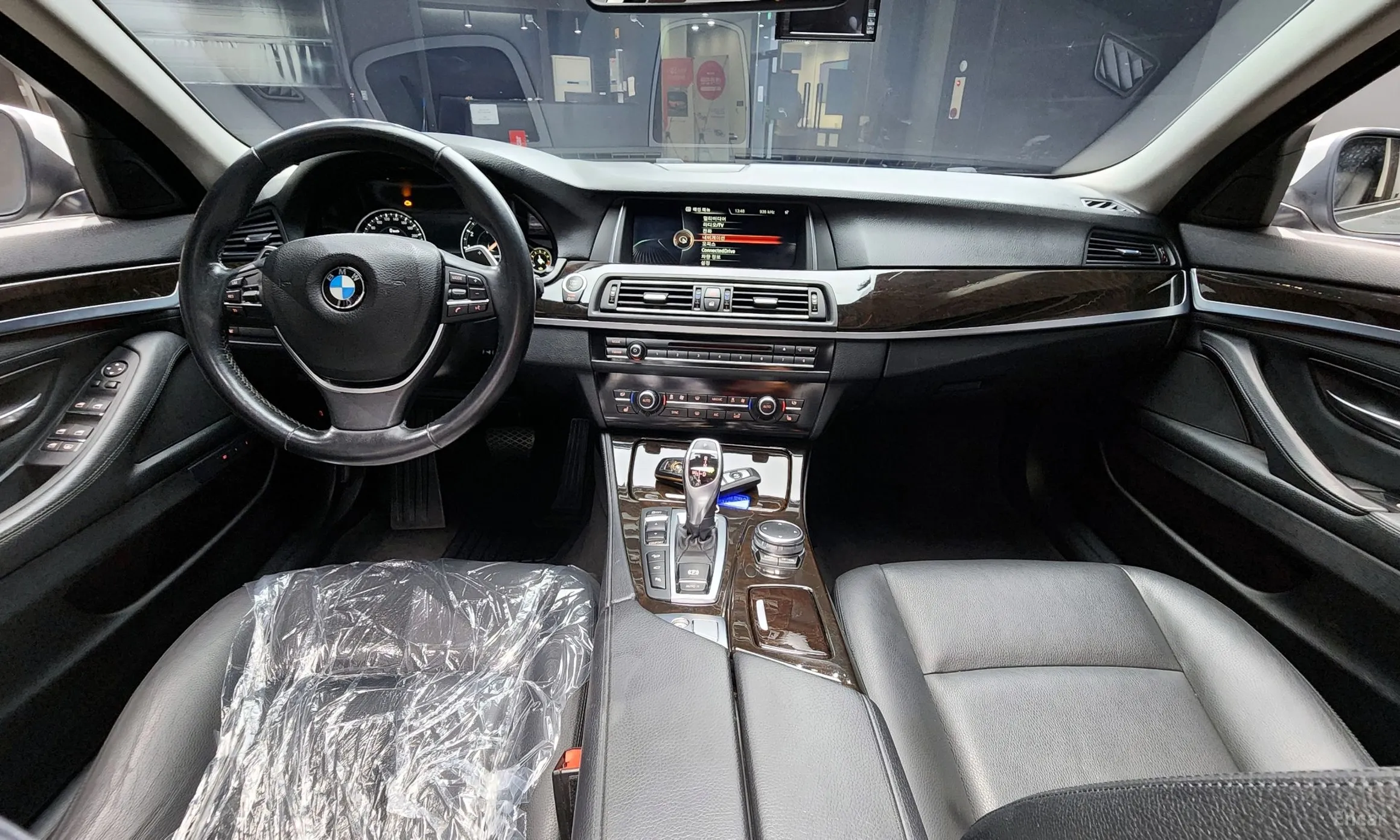 BMW 5 Series (F10) превью 7