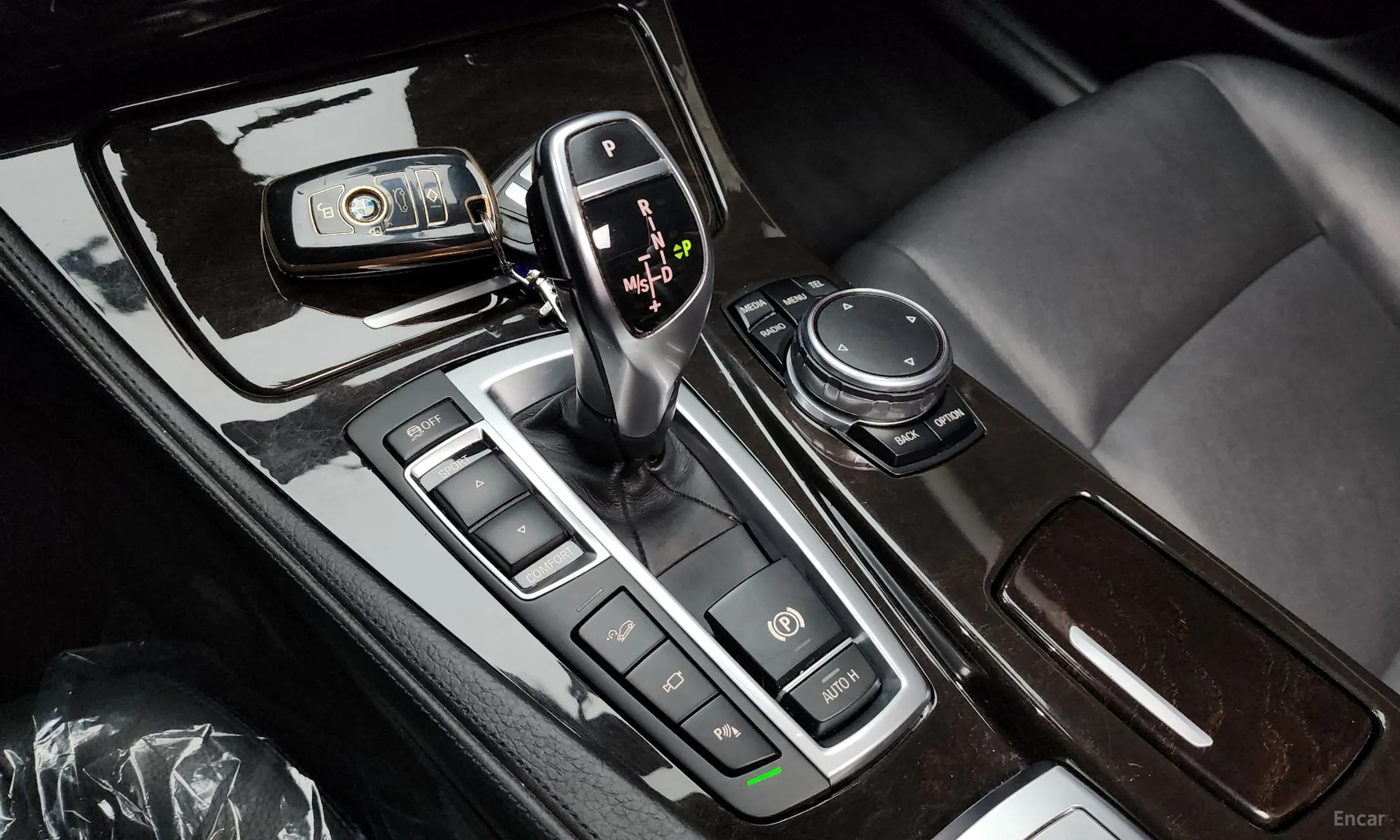 BMW 5 Series (F10) превью 9