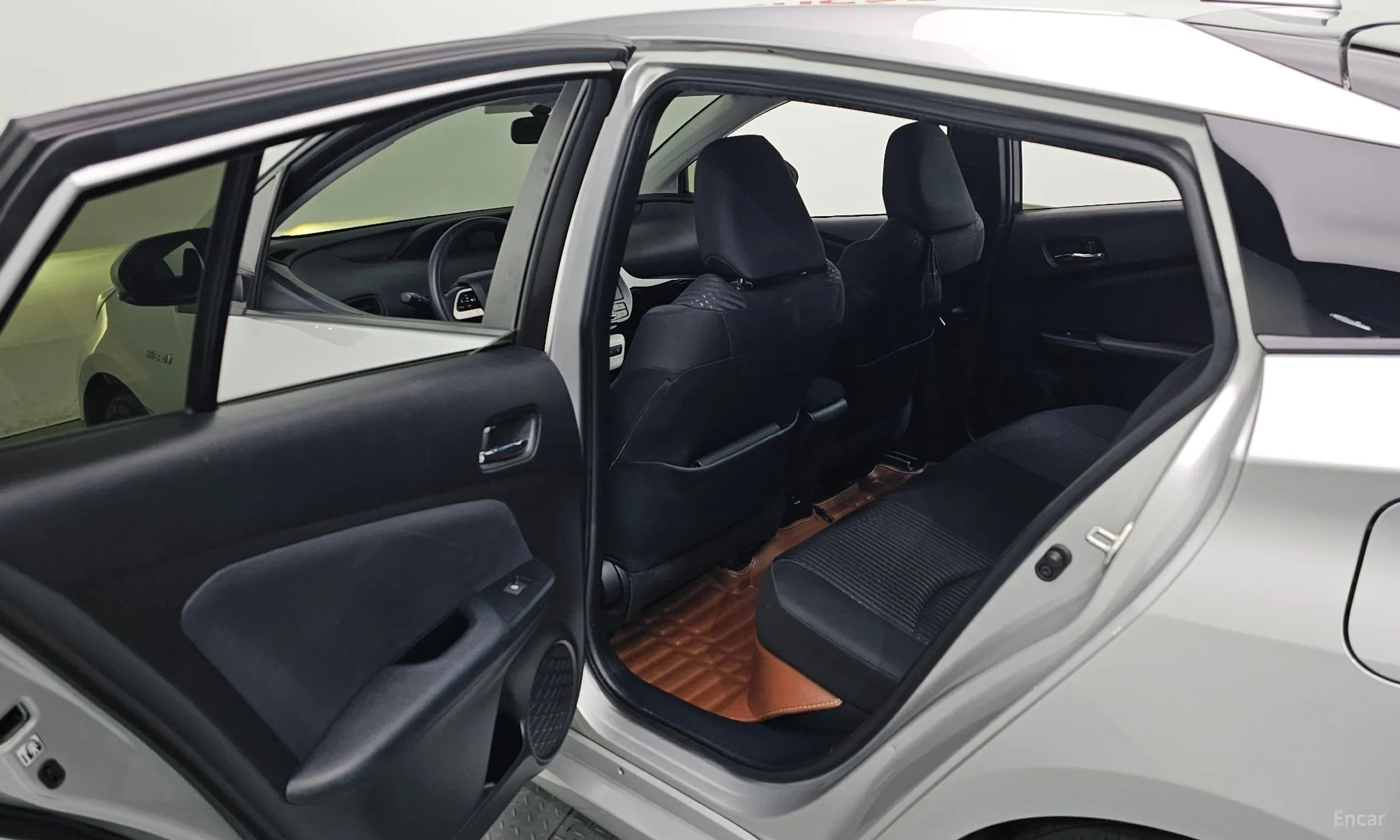 Toyota Prius 4th Generation превью 19