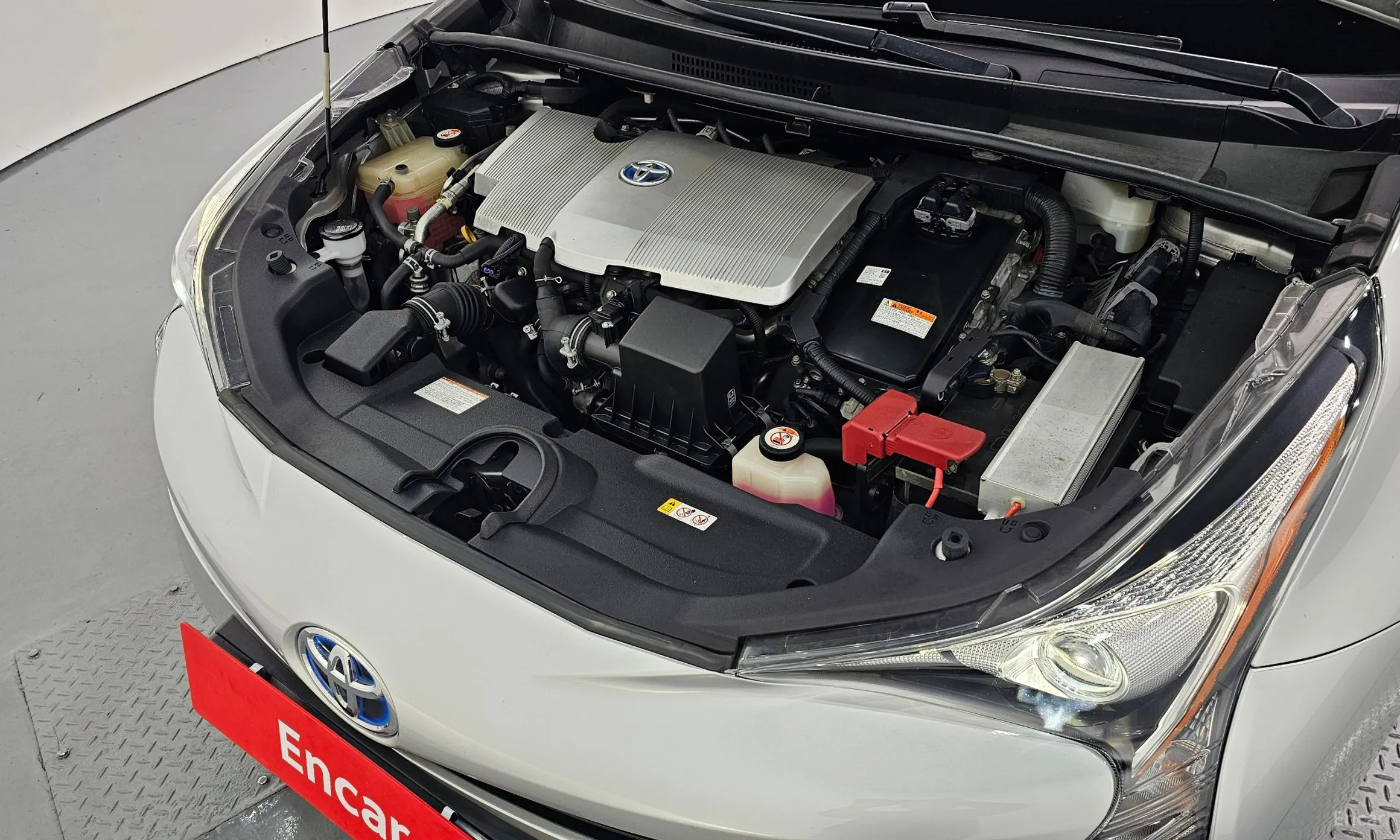 Toyota Prius 4th Generation превью 6