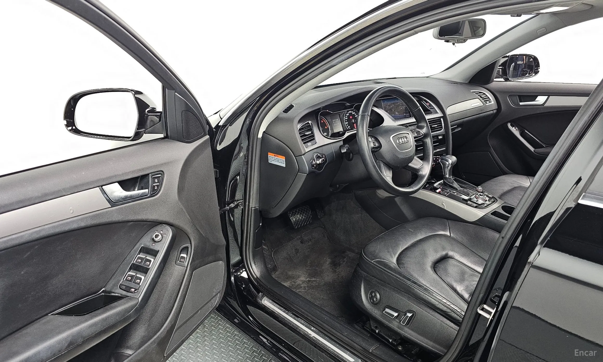 Audi New A4 превью 11