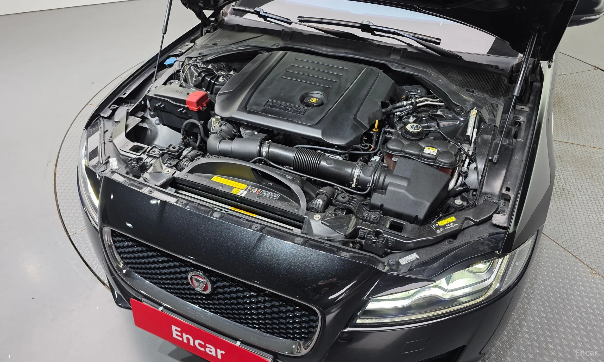 Jaguar XF (x260) превью 6