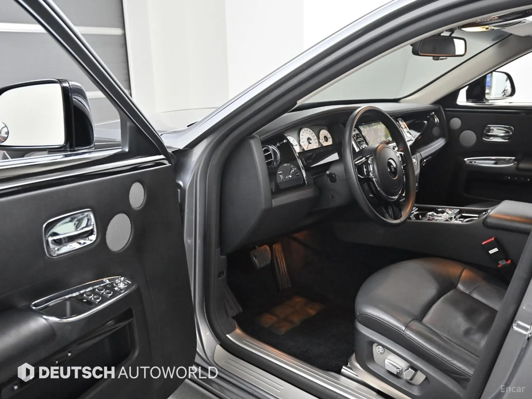 Rolls-Royce Ghost превью 10