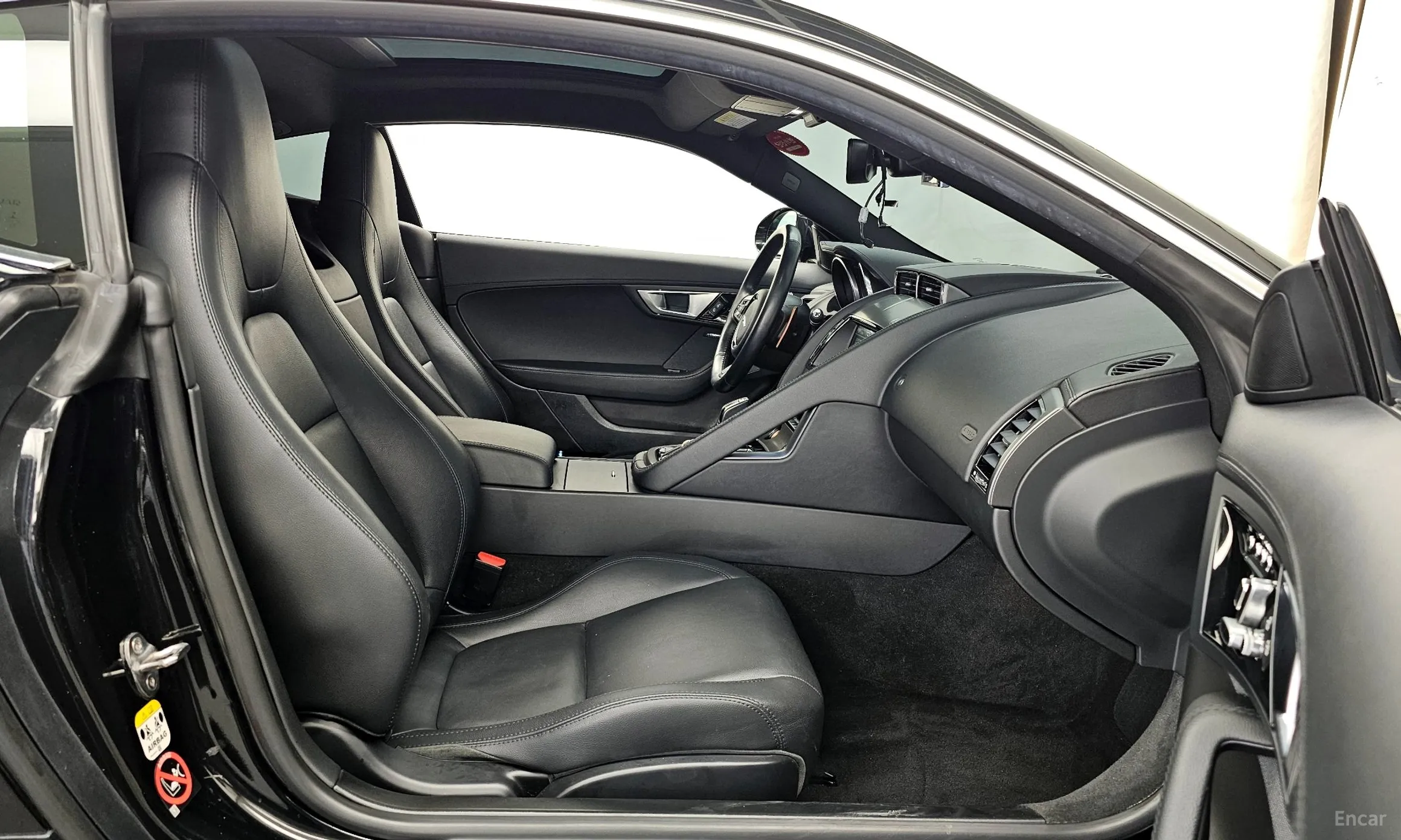 Jaguar F-TYPE превью 11