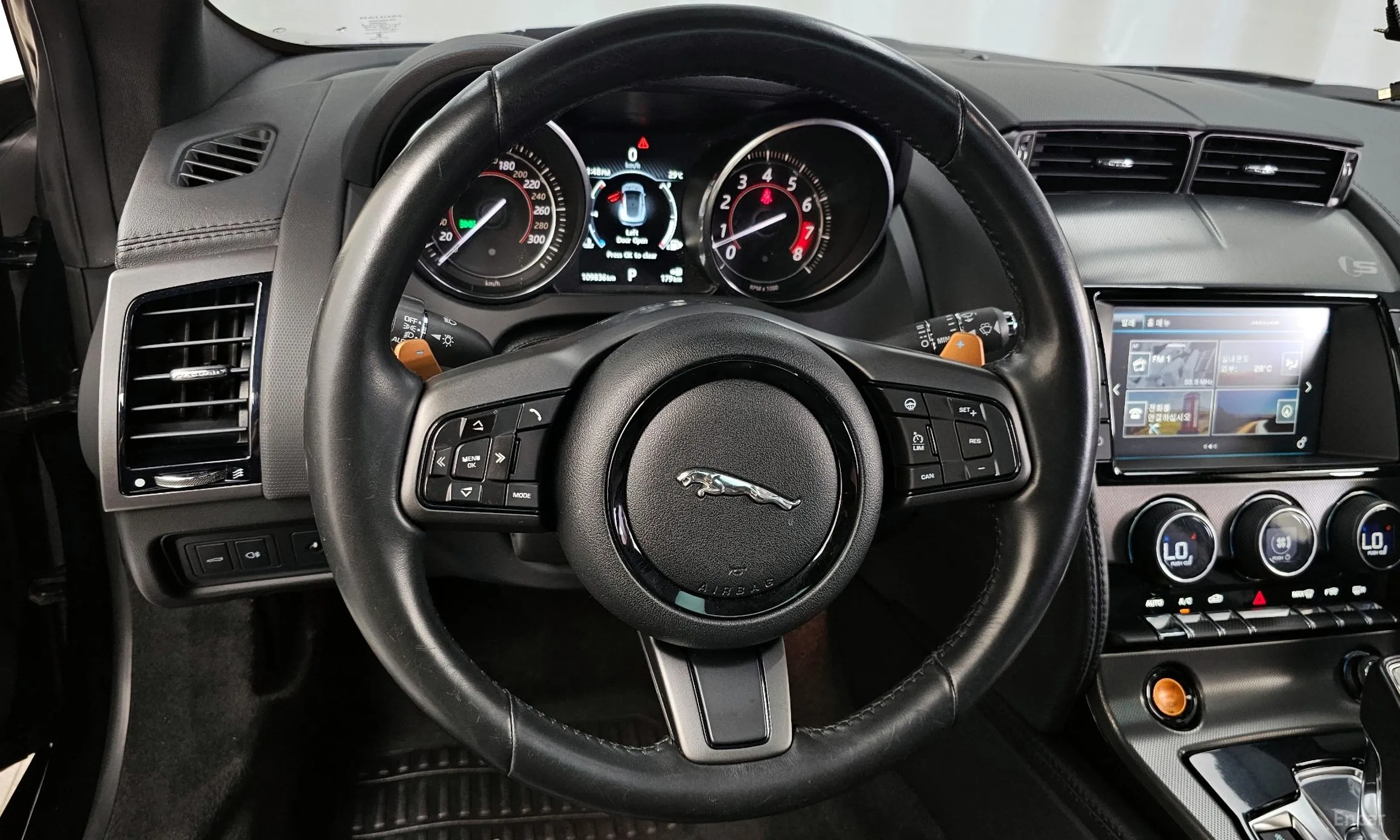 Jaguar F-TYPE превью 12
