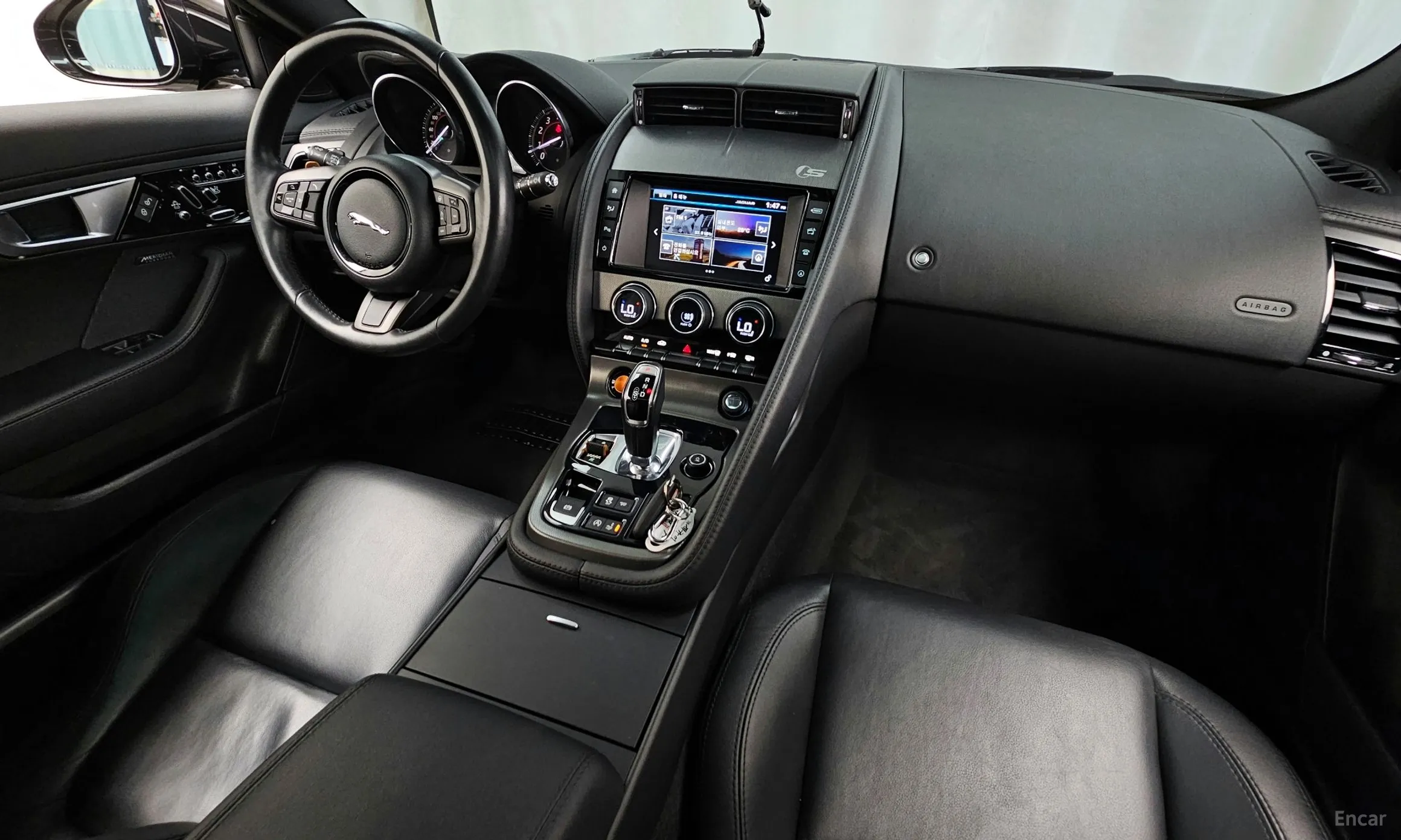 Jaguar F-TYPE превью 7