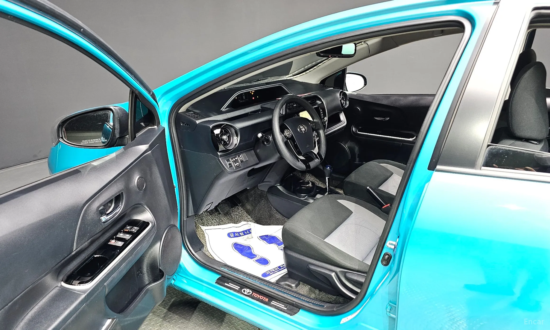 Toyota Prius C превью 10
