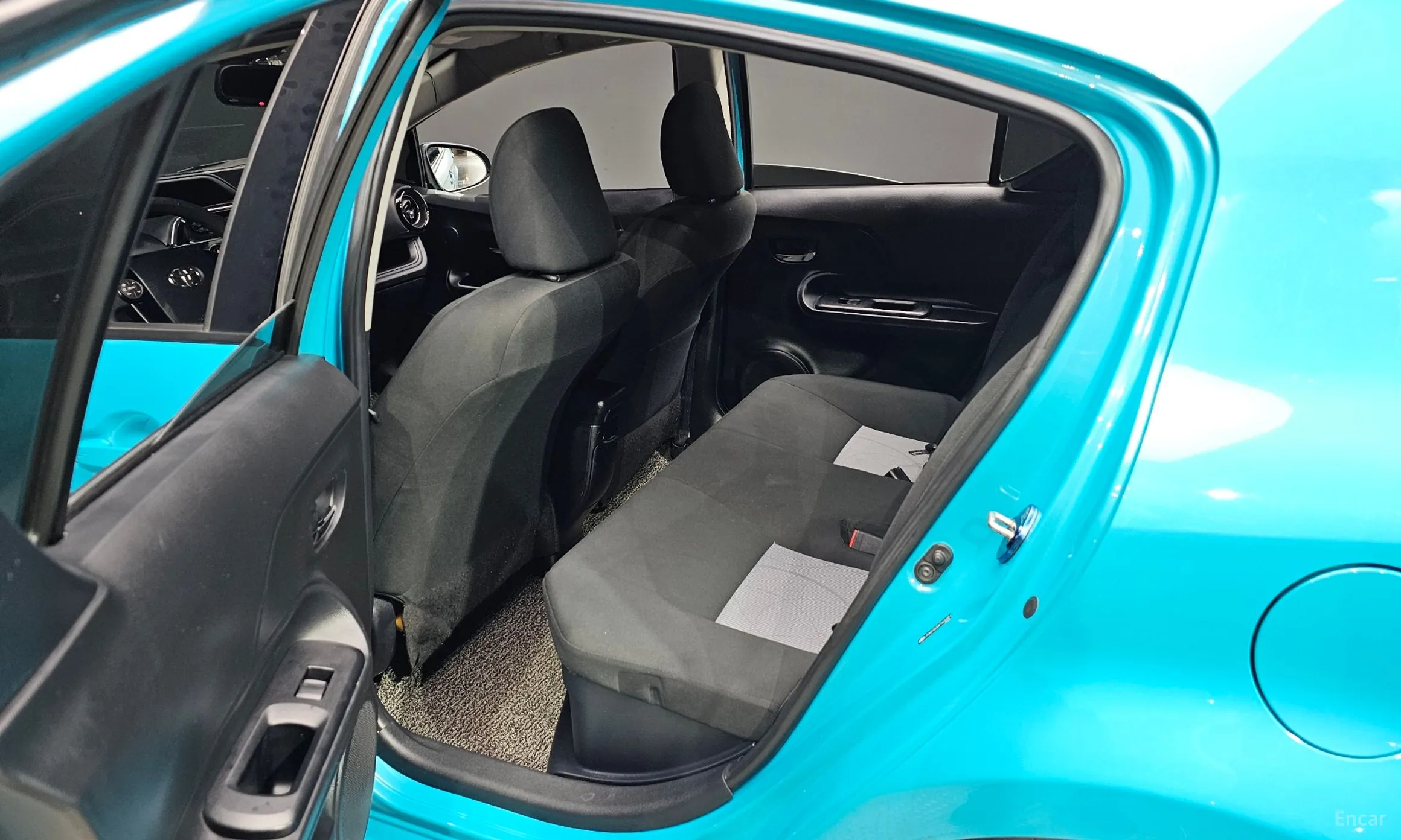 Toyota Prius C превью 11