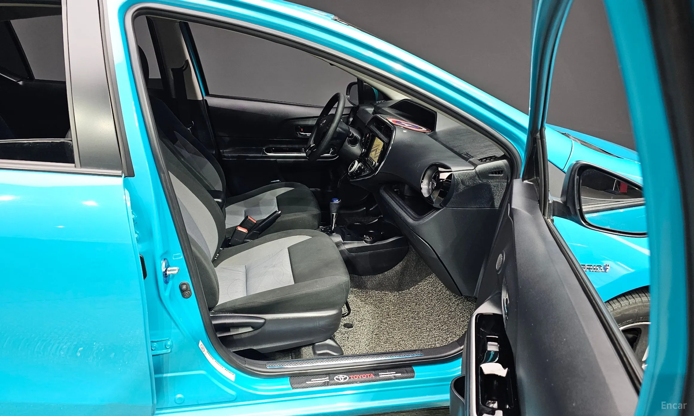 Toyota Prius C превью 12