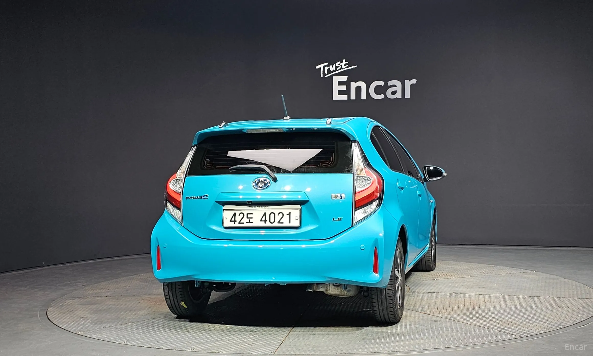 Toyota Prius C превью 4
