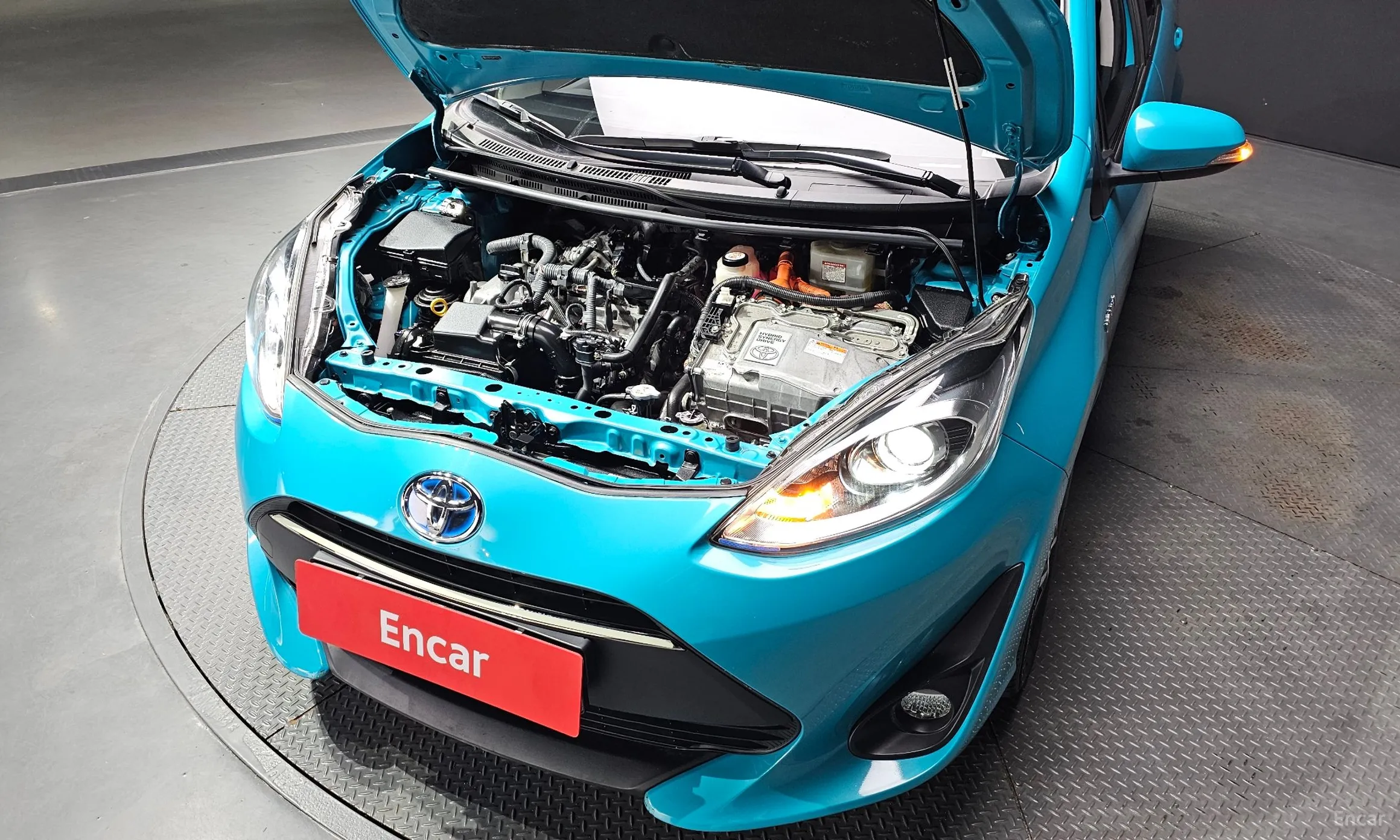 Toyota Prius C превью 6