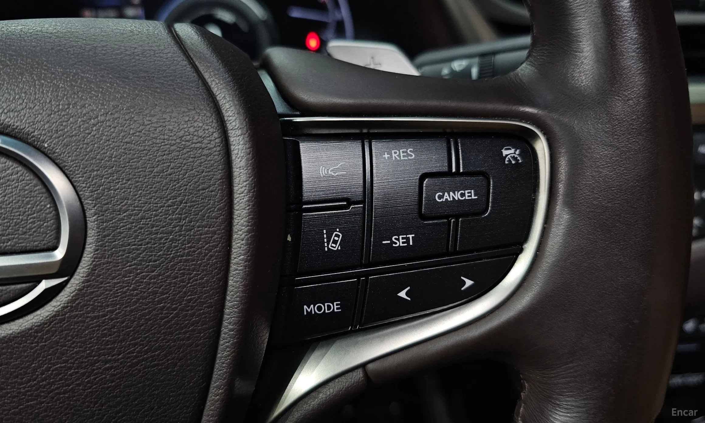 Lexus ES300h 7th Generation превью 20
