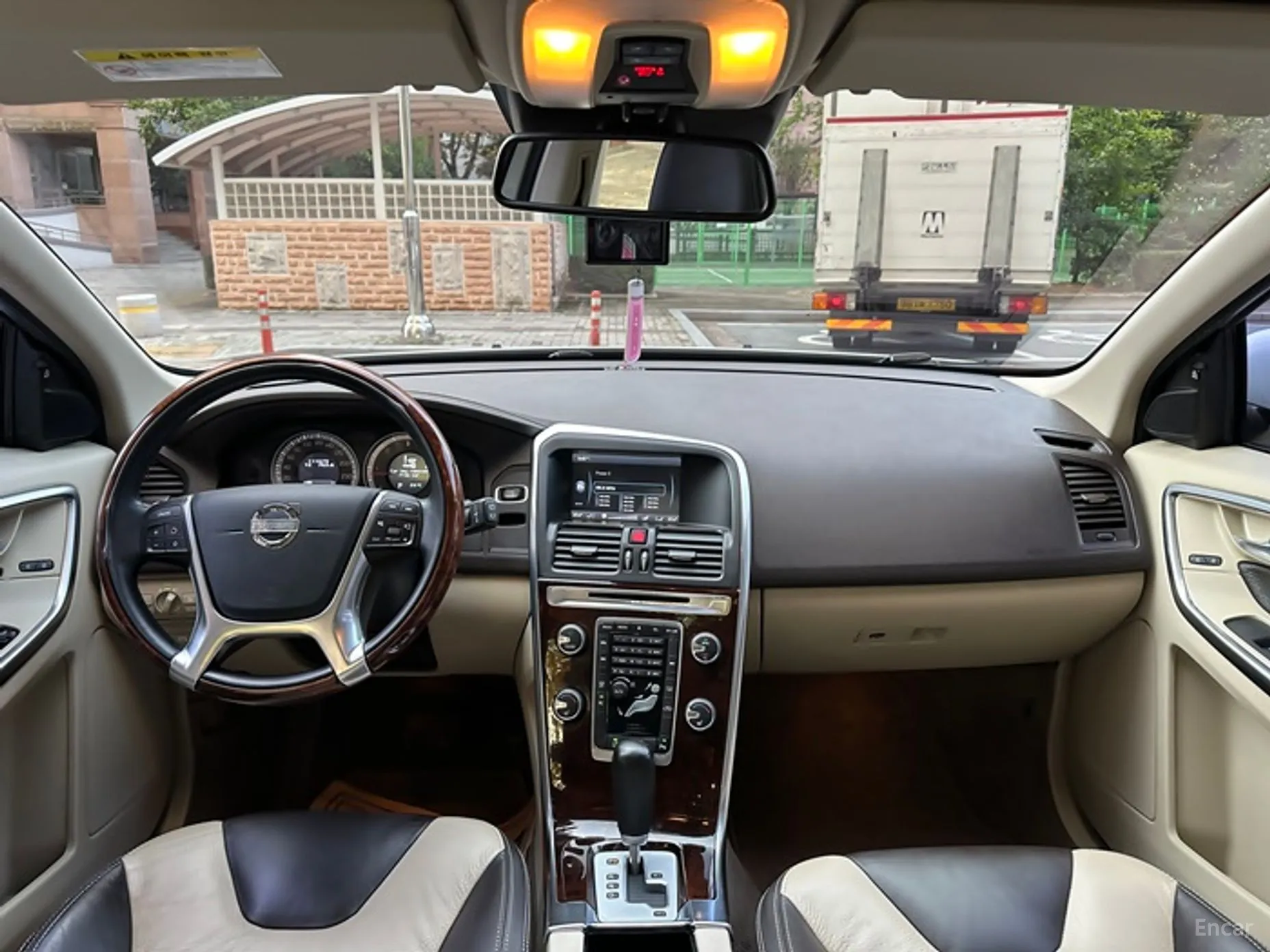 Volvo XC60 превью 7