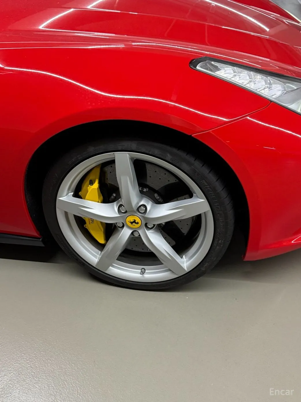 Ferrari GTC4 Rousseau превью 4