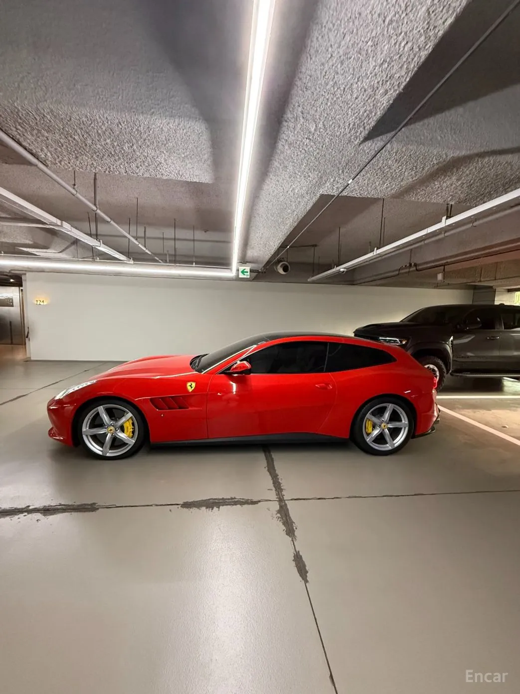 Ferrari GTC4 Rousseau превью 9