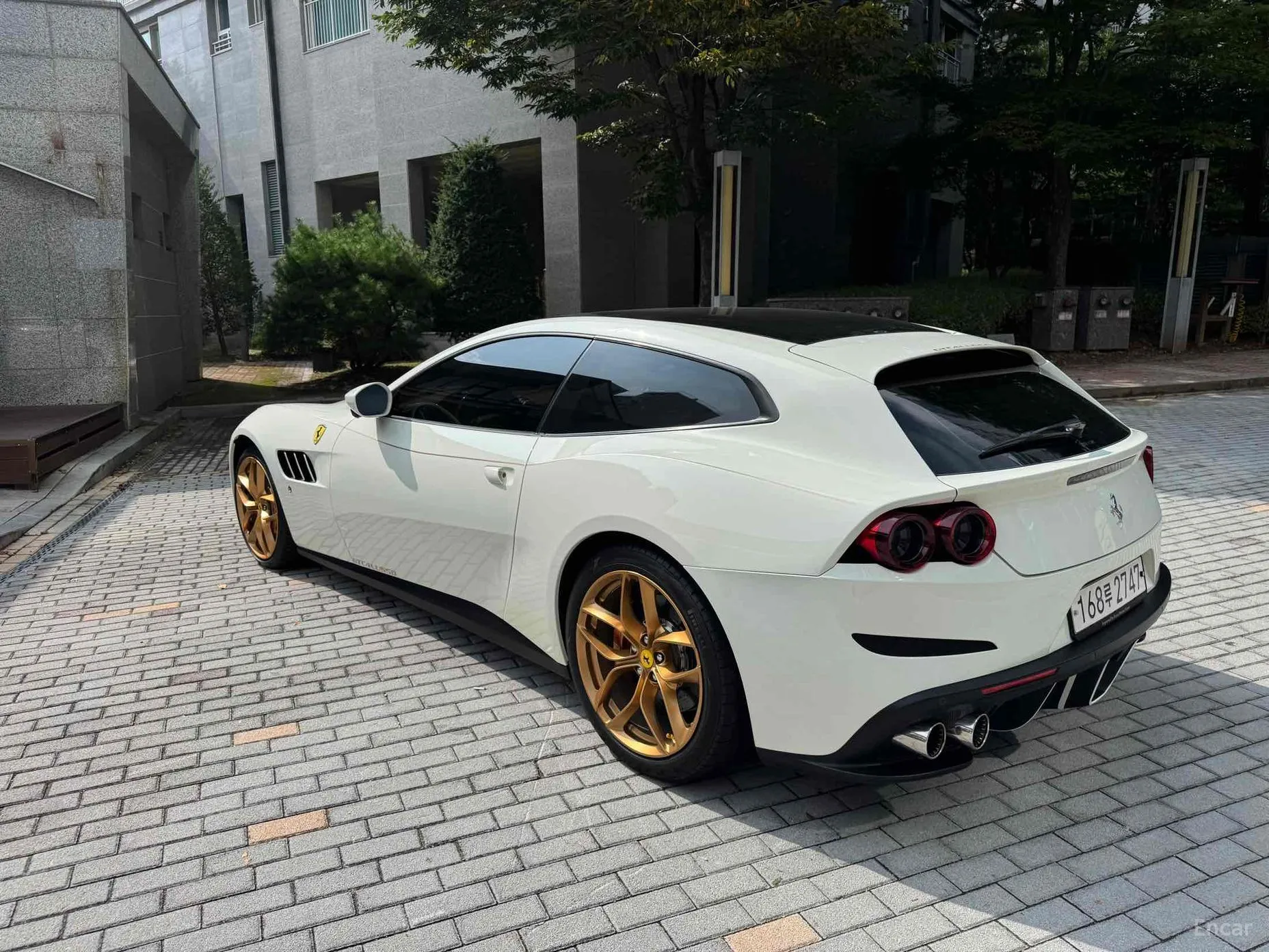 Ferrari GTC4 Rousseau
