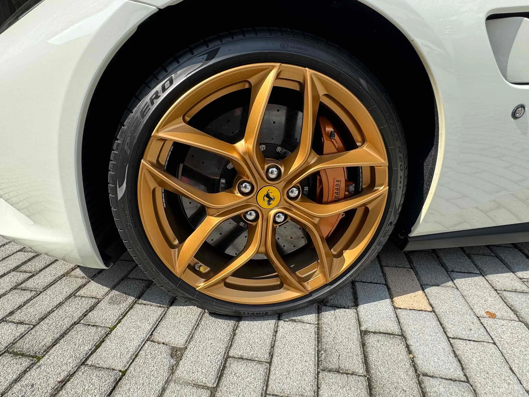 Ferrari GTC4 Rousseau превью 5