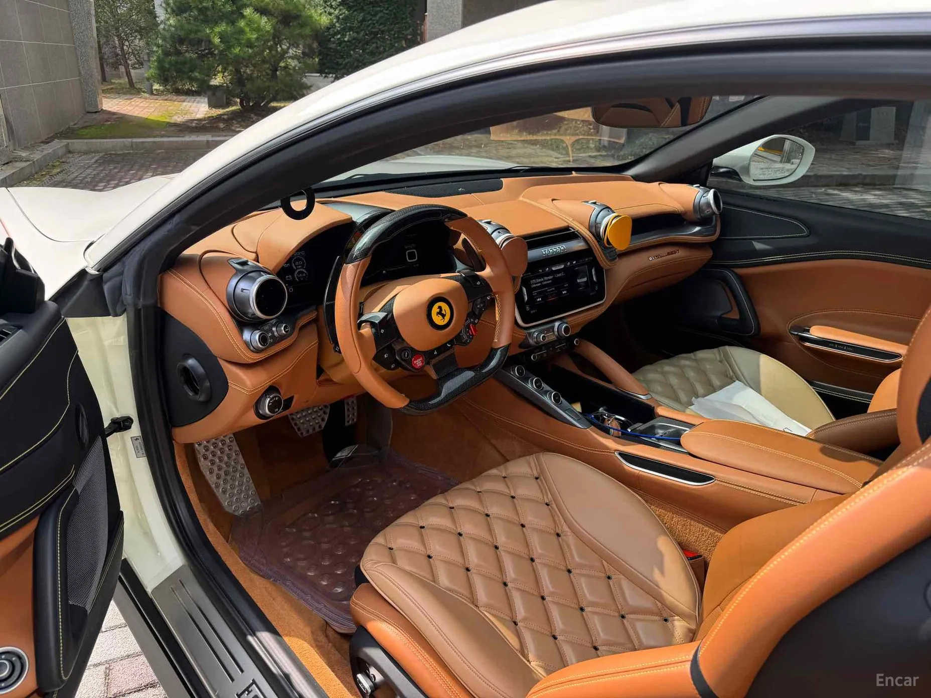 Ferrari GTC4 Rousseau превью 7