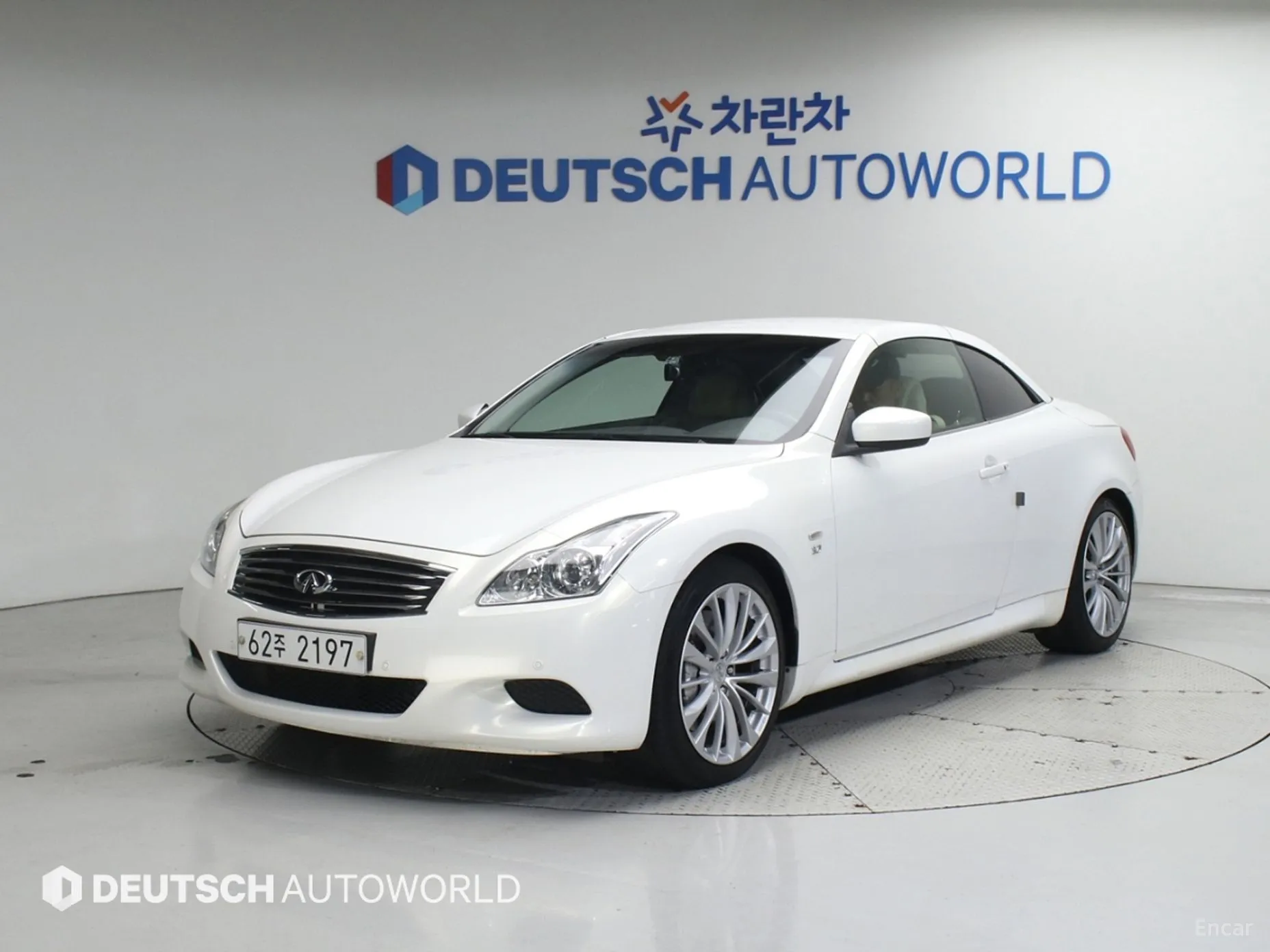 Infiniti Q60 превью 20