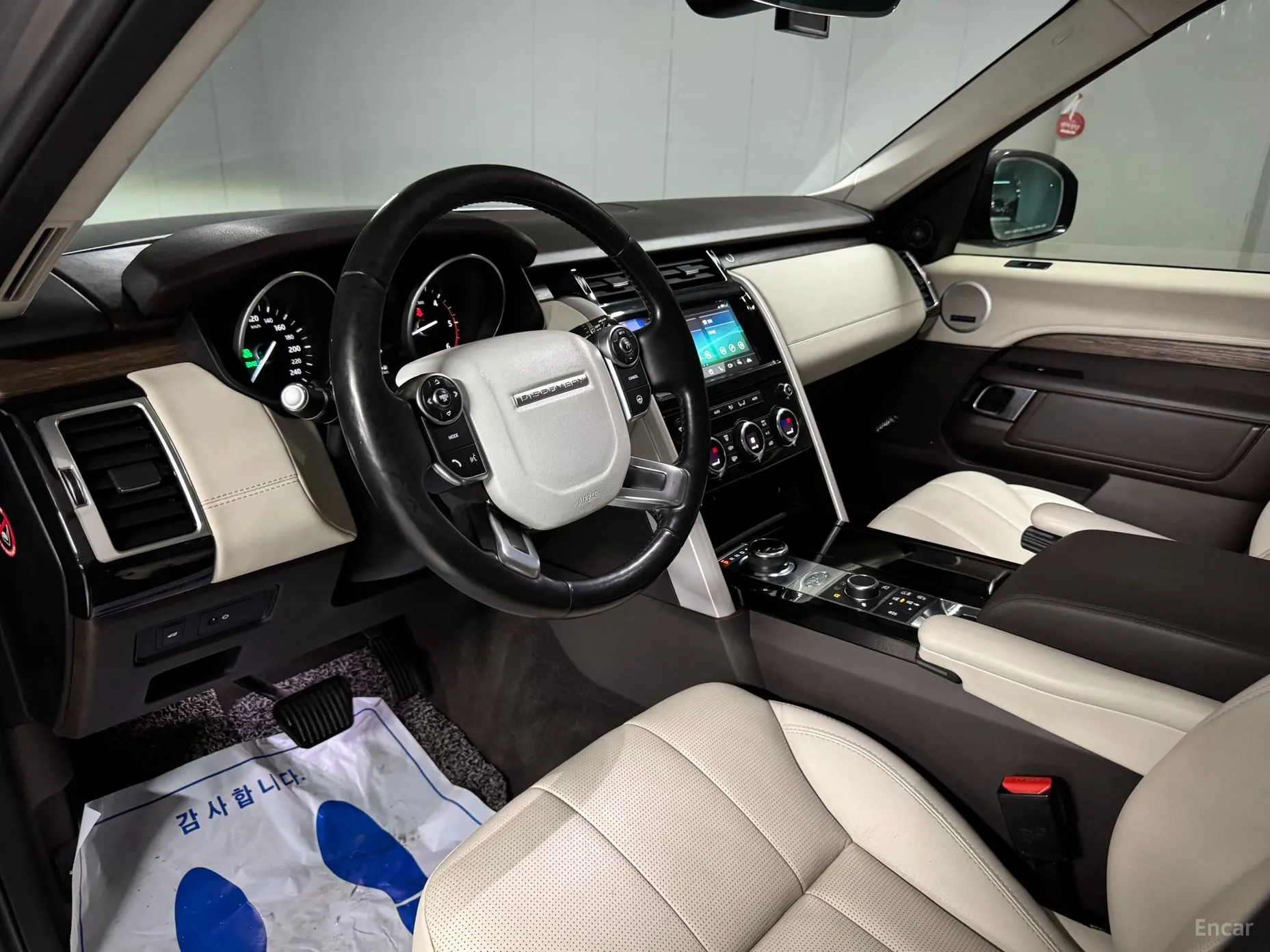 Land Rover Discovery 5 превью 10