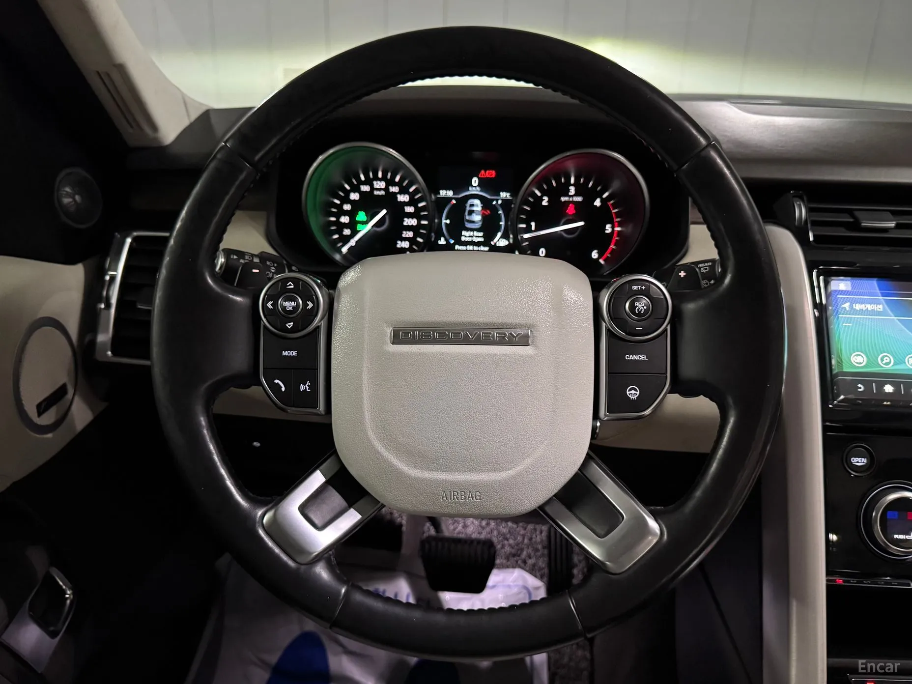 Land Rover Discovery 5 превью 11