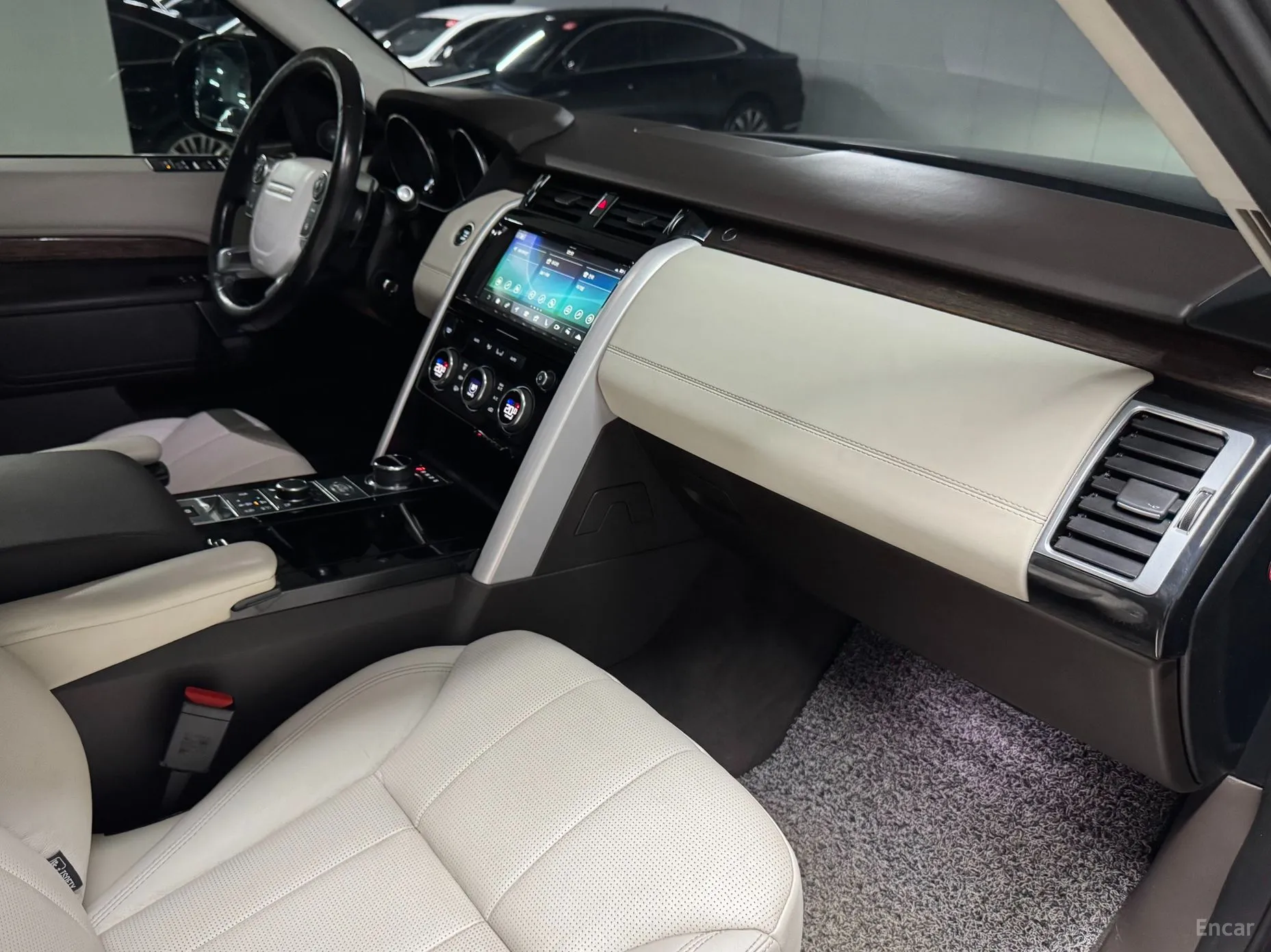 Land Rover Discovery 5 превью 12