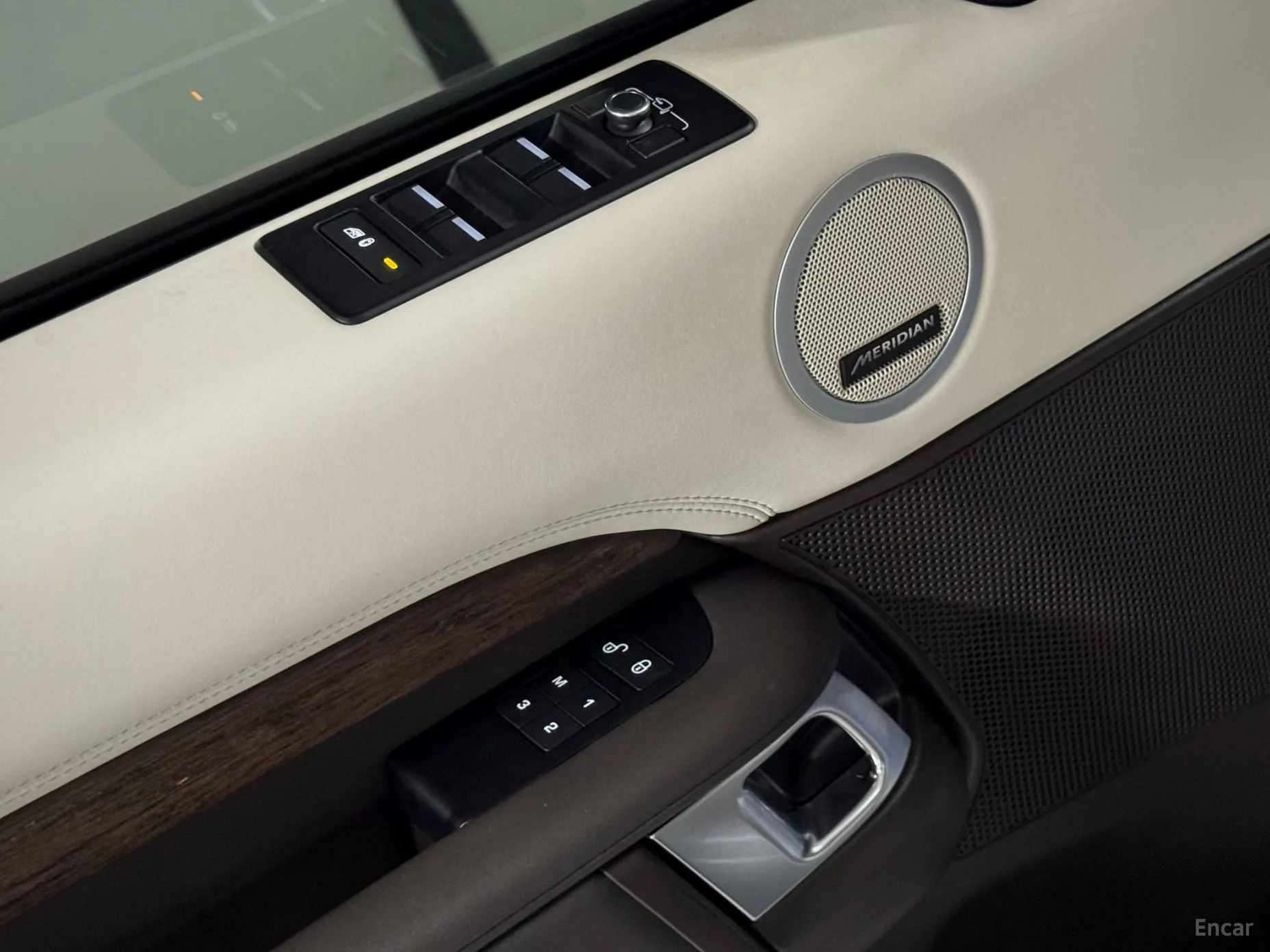 Land Rover Discovery 5 превью 15