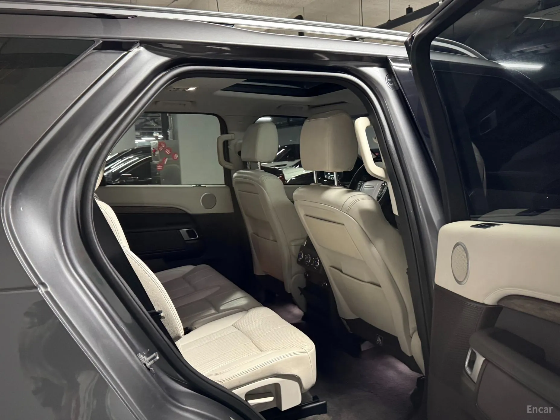 Land Rover Discovery 5 превью 17