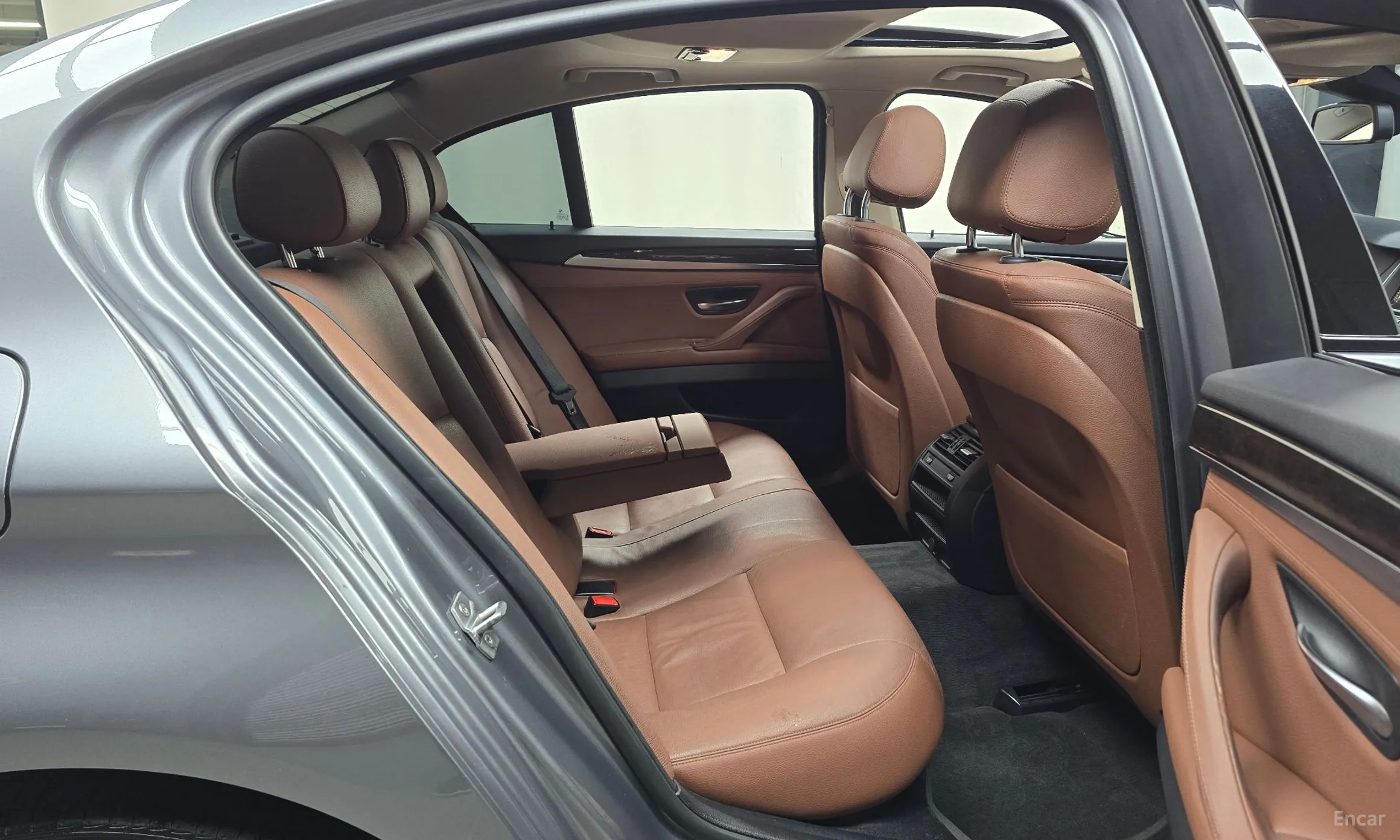 BMW 5 Series (F10) превью 12