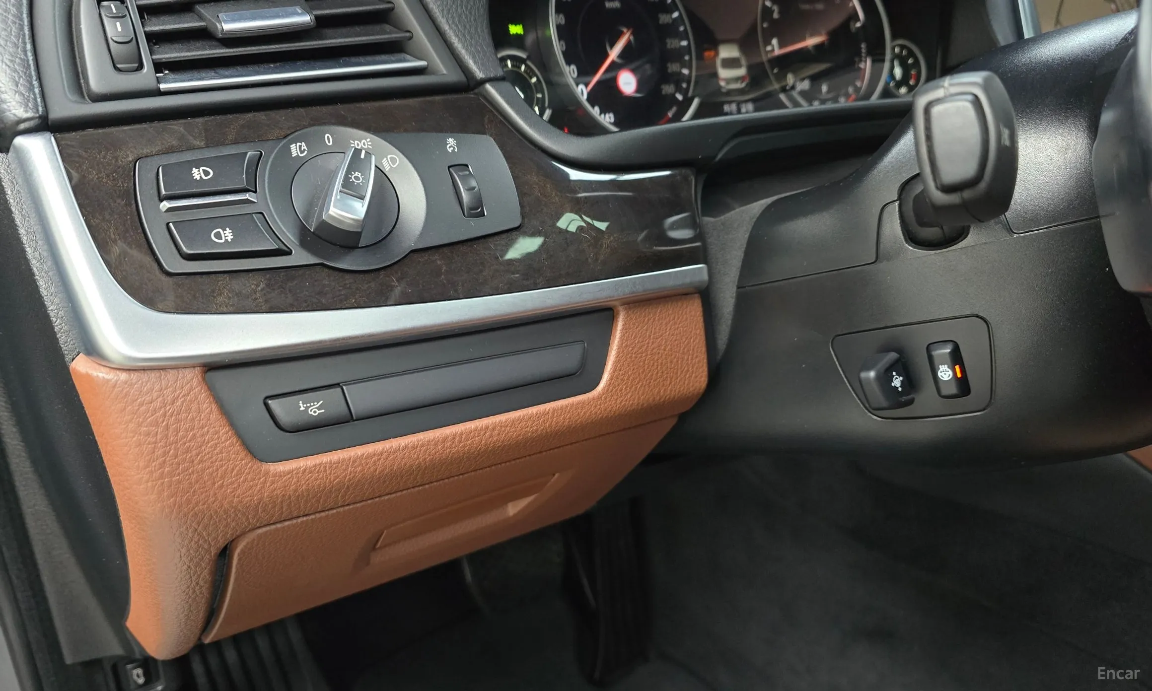BMW 5 Series (F10) превью 16