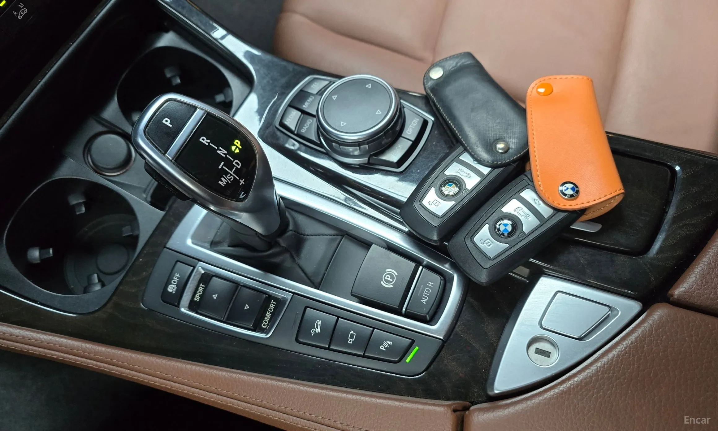 BMW 5 Series (F10) превью 9