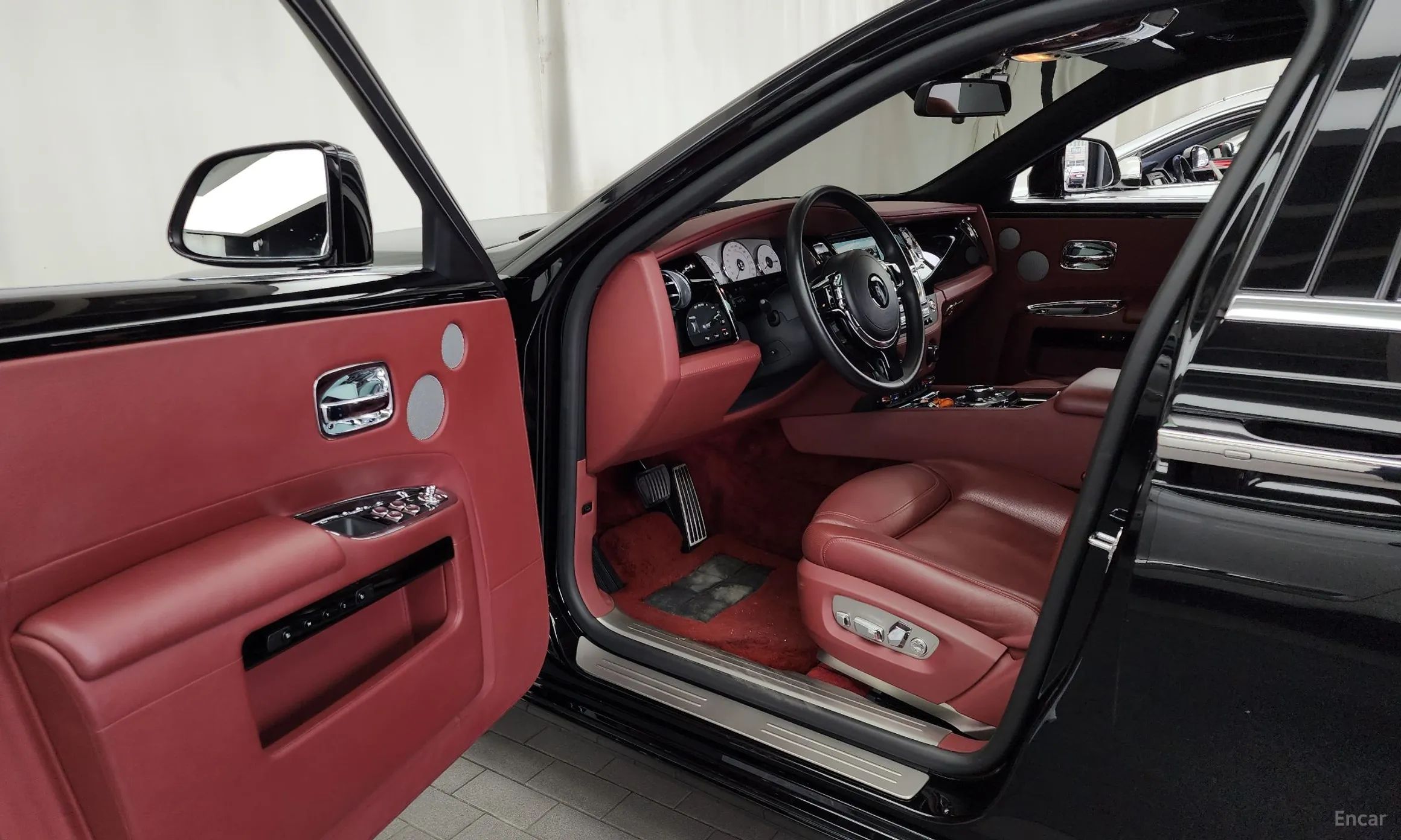 Rolls-Royce Ghost превью 10
