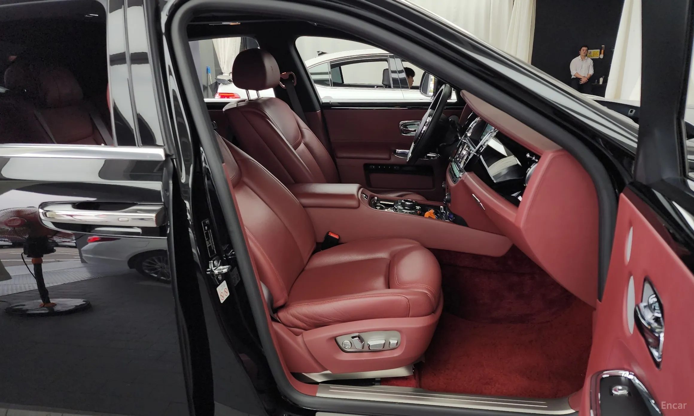 Rolls-Royce Ghost превью 11