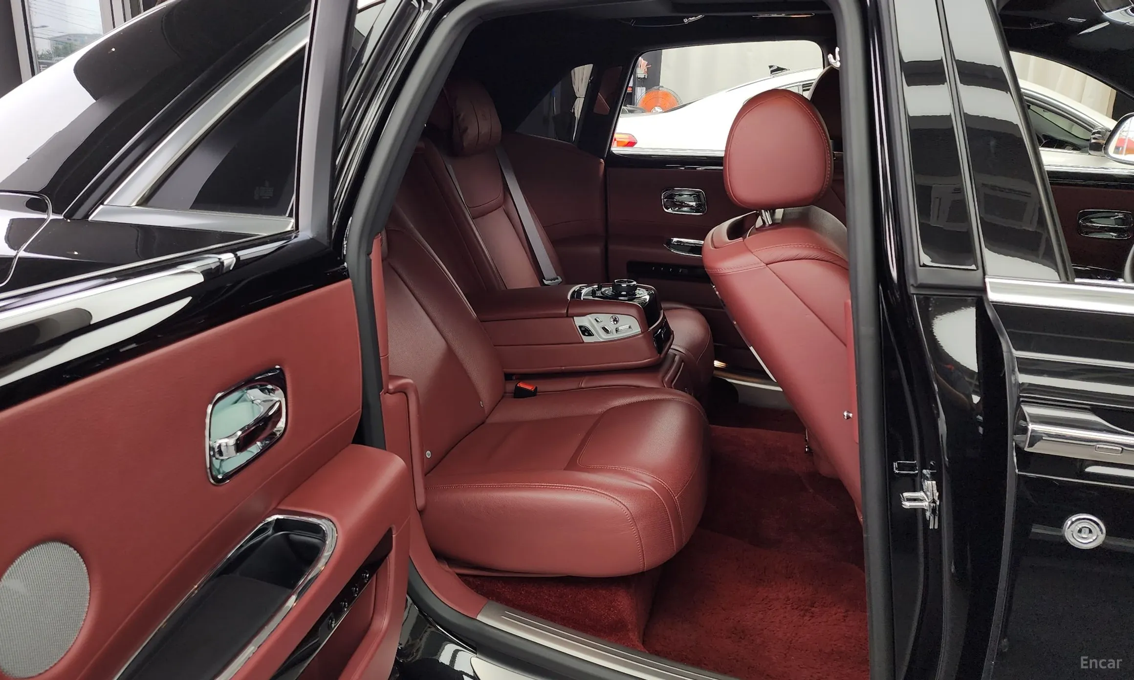 Rolls-Royce Ghost превью 12