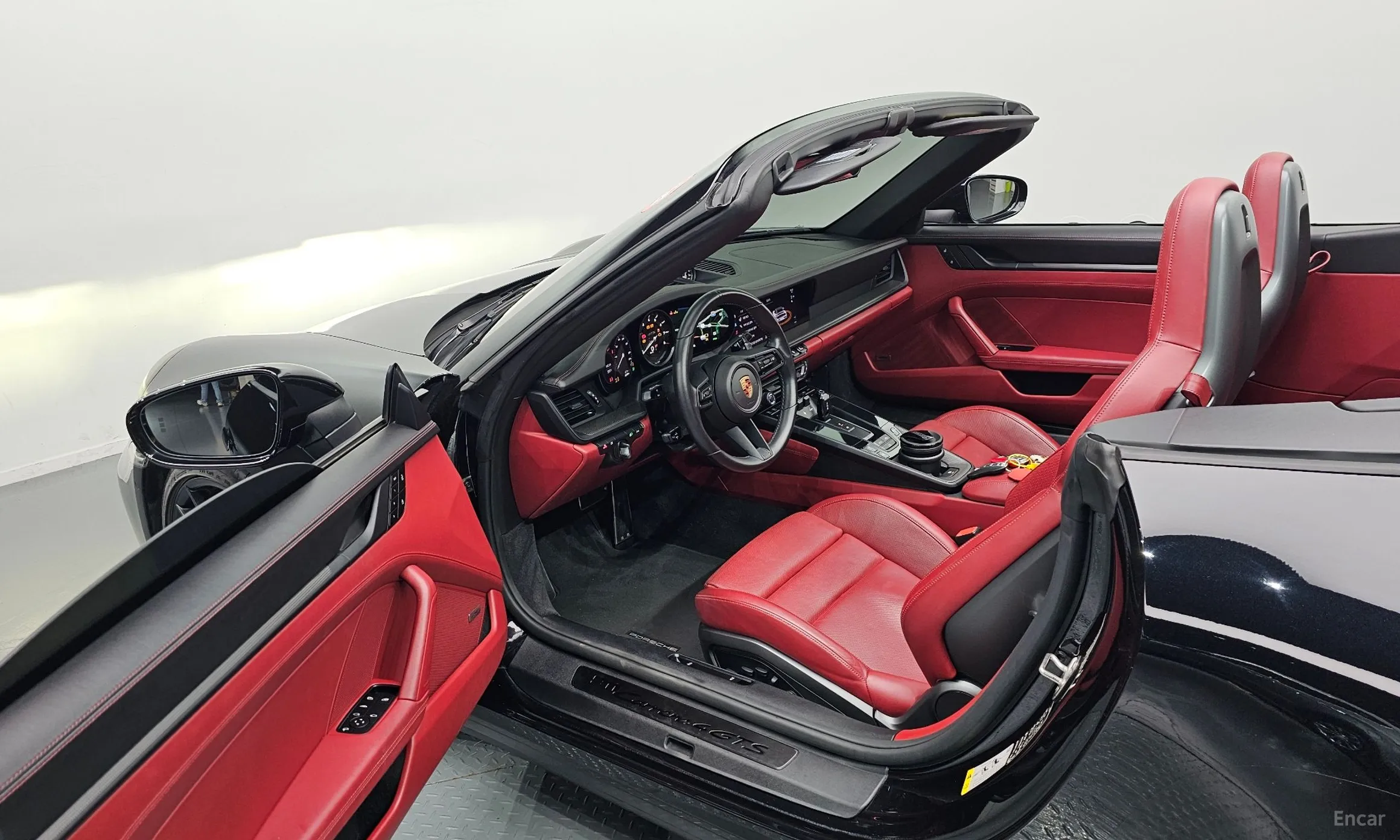 Porsche 911 (992) превью 11