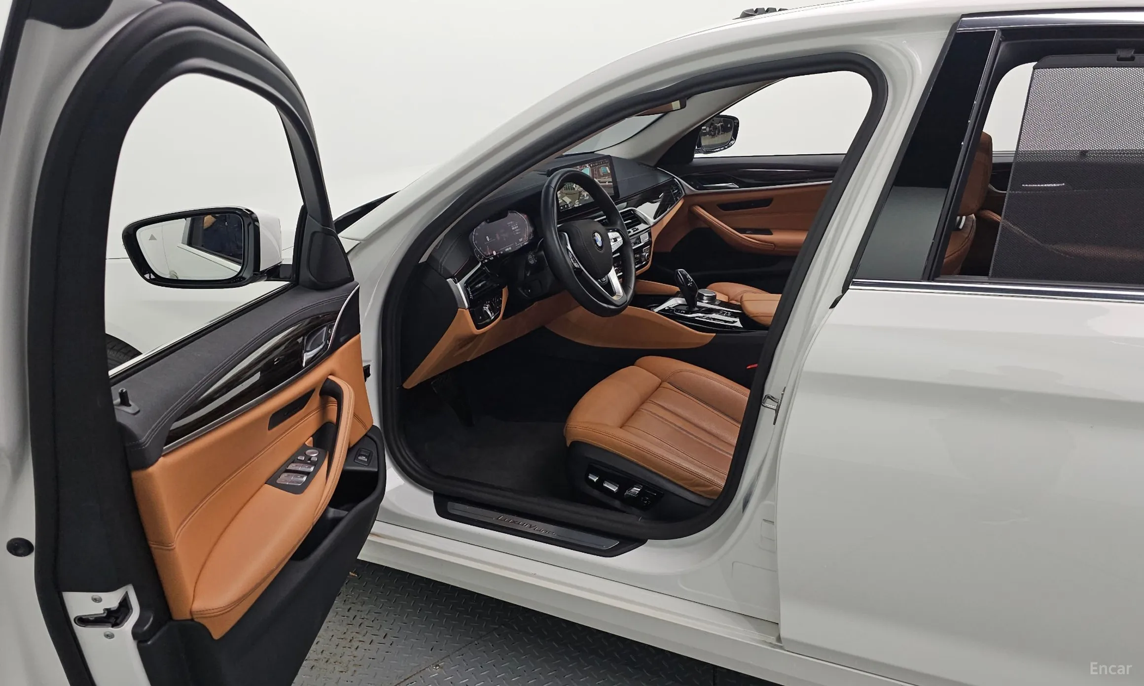 BMW 5 Series (G30) превью 10