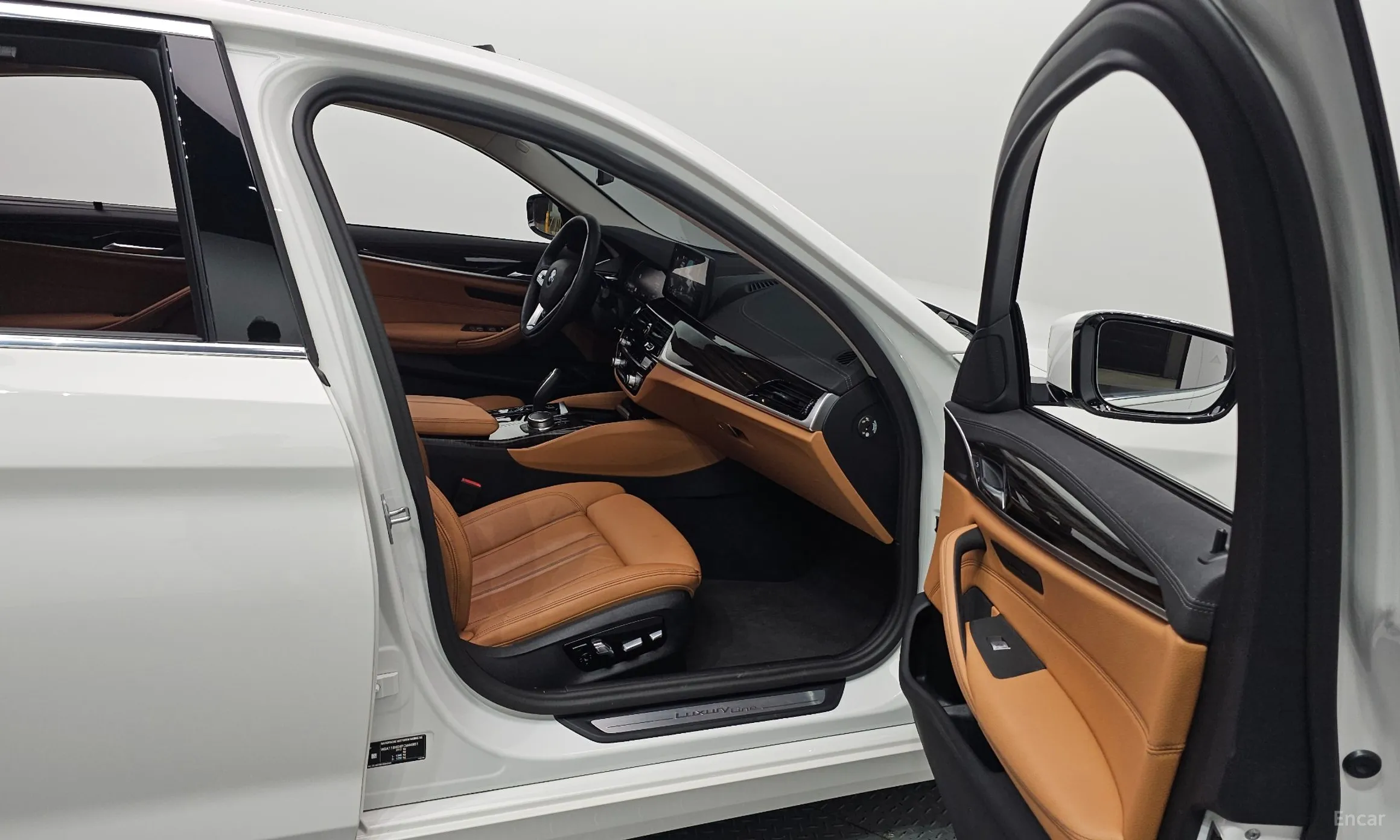 BMW 5 Series (G30) превью 11