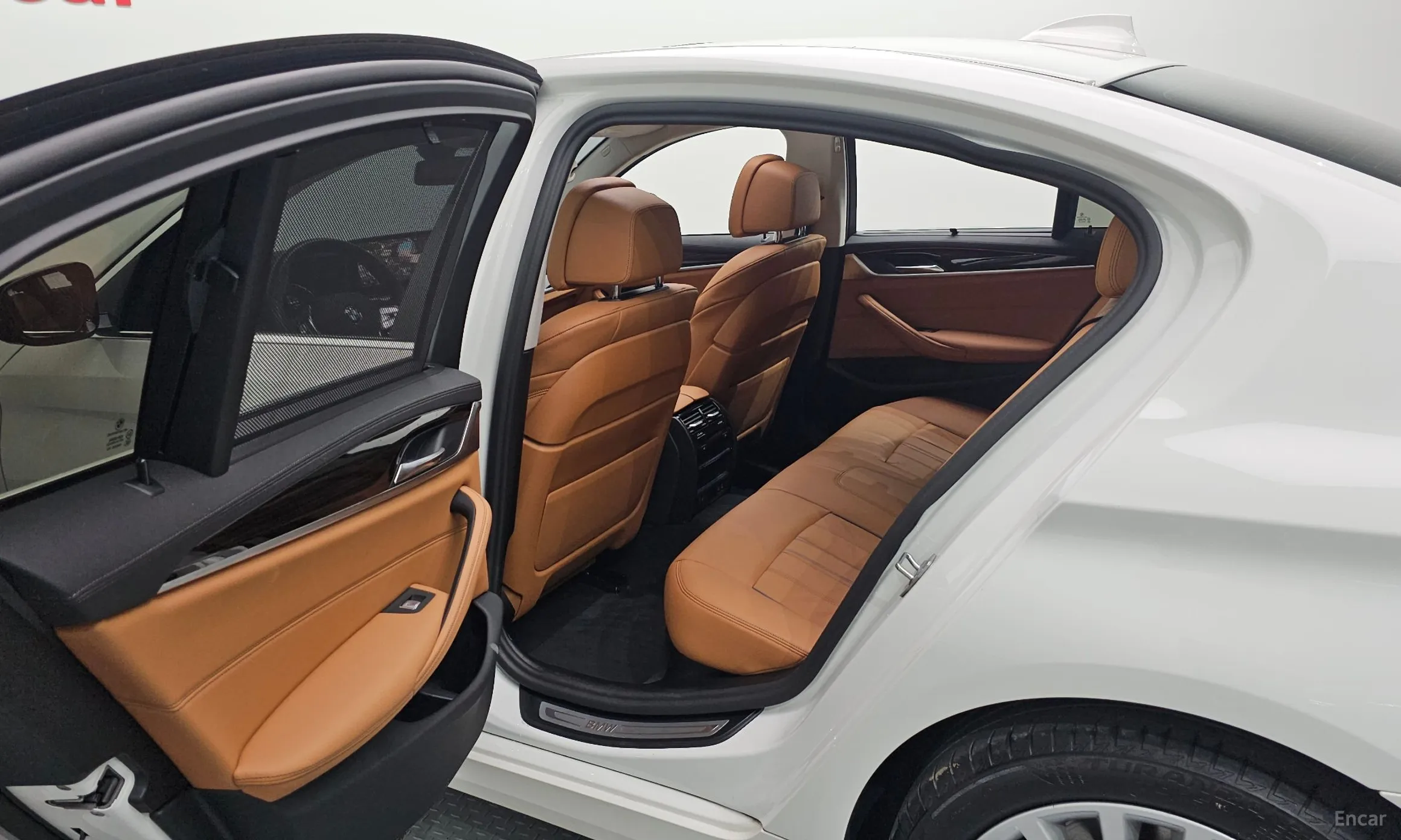BMW 5 Series (G30) превью 12
