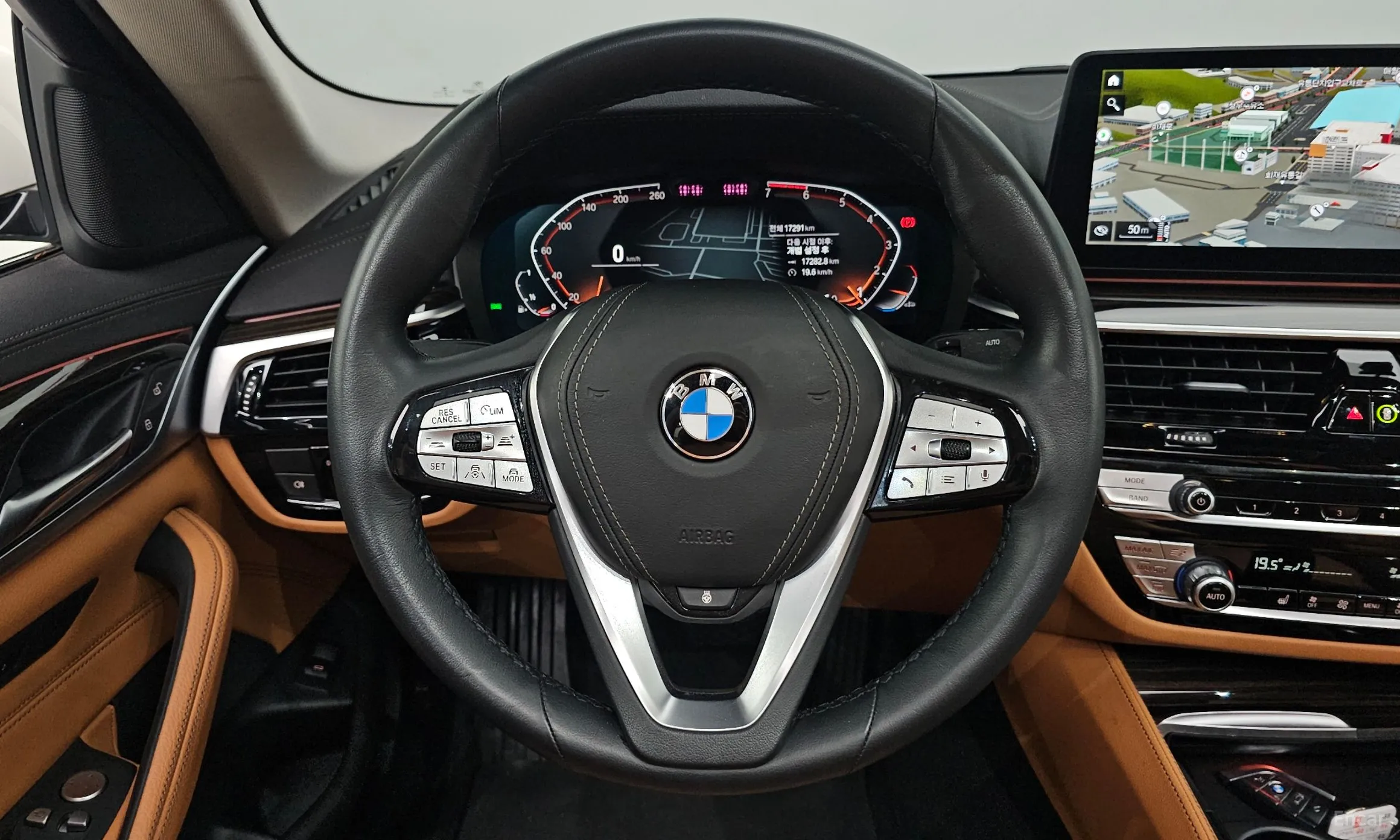 BMW 5 Series (G30) превью 13