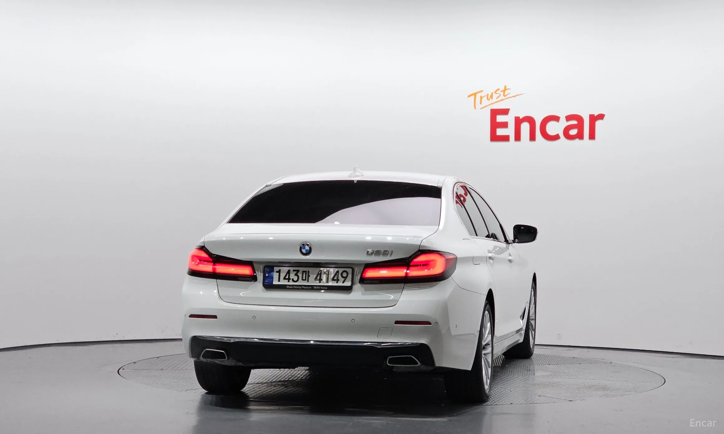 BMW 5 Series (G30) превью 4