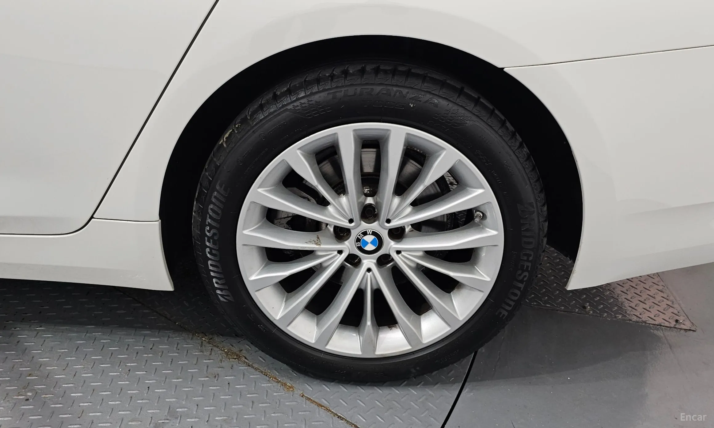 BMW 5 Series (G30) превью 5