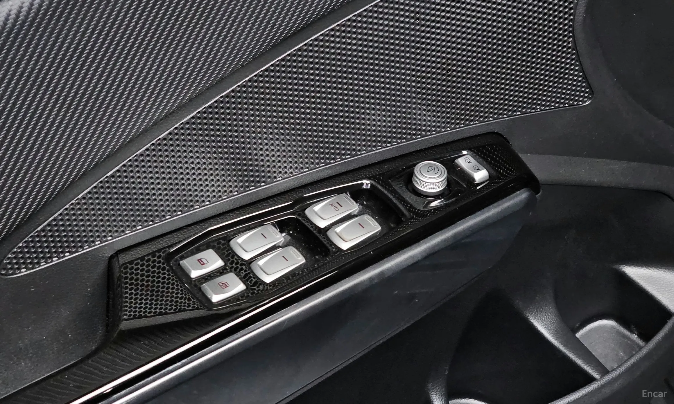KG Mobility (SsangYong) Tivoli Air превью 20